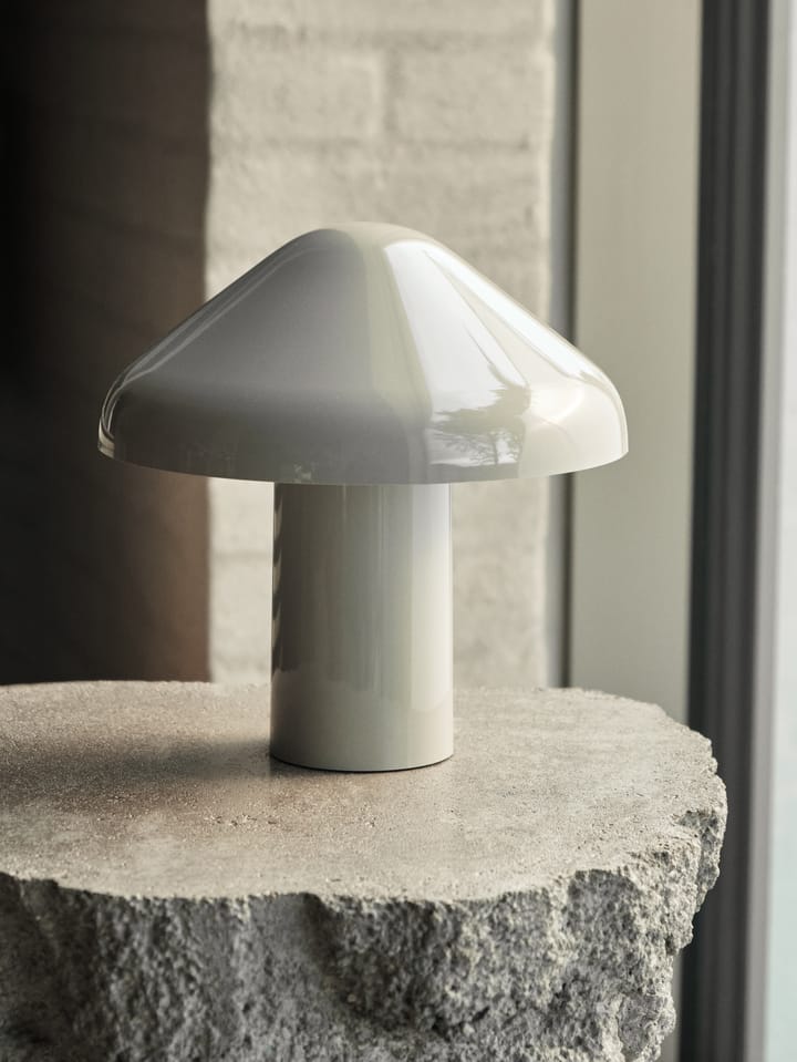 Lámpara de mesa portátil Pao, Cream white HAY