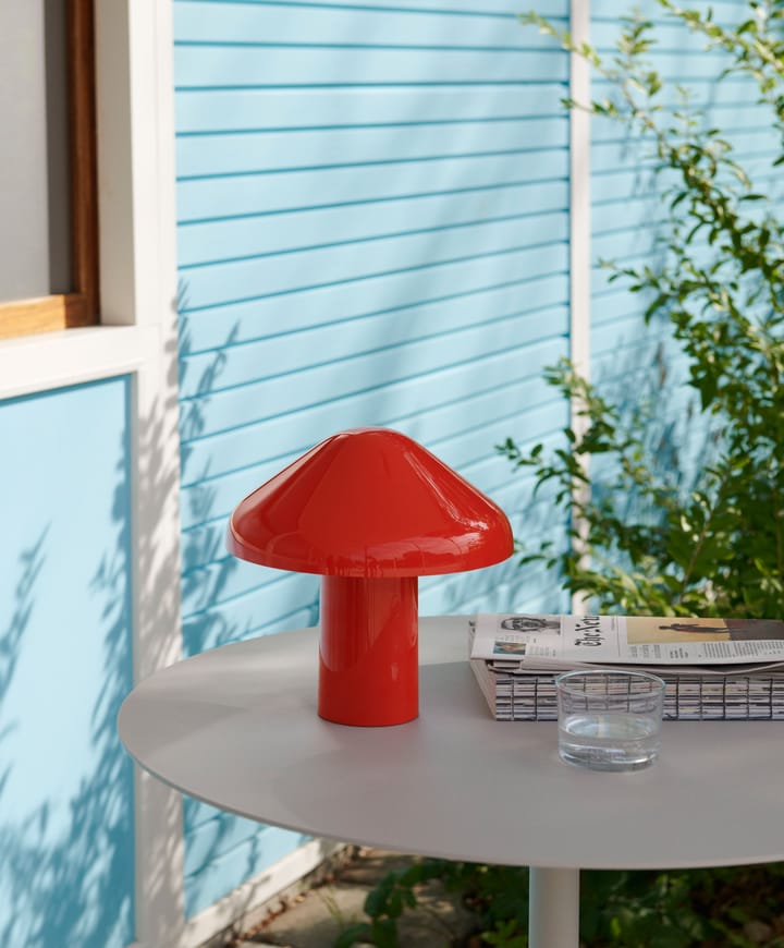Lámpara de mesa portátil Pao, rojo HAY