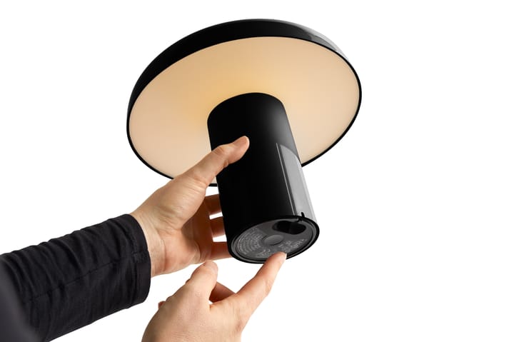 Lámpara de mesa portátil Pao, Soft black HAY