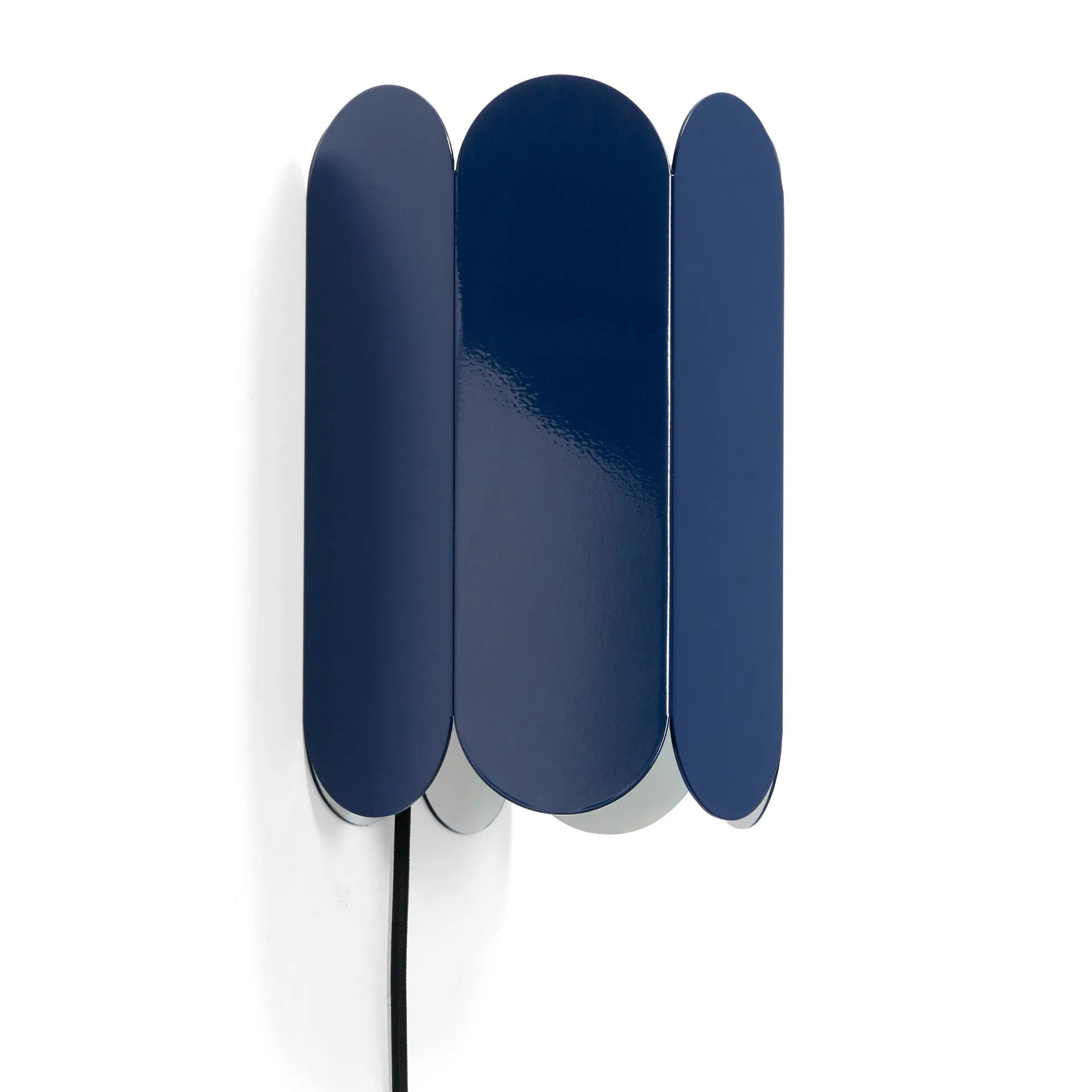 Lámpara de pared Arcs wall switch , Cobalt blue HAY