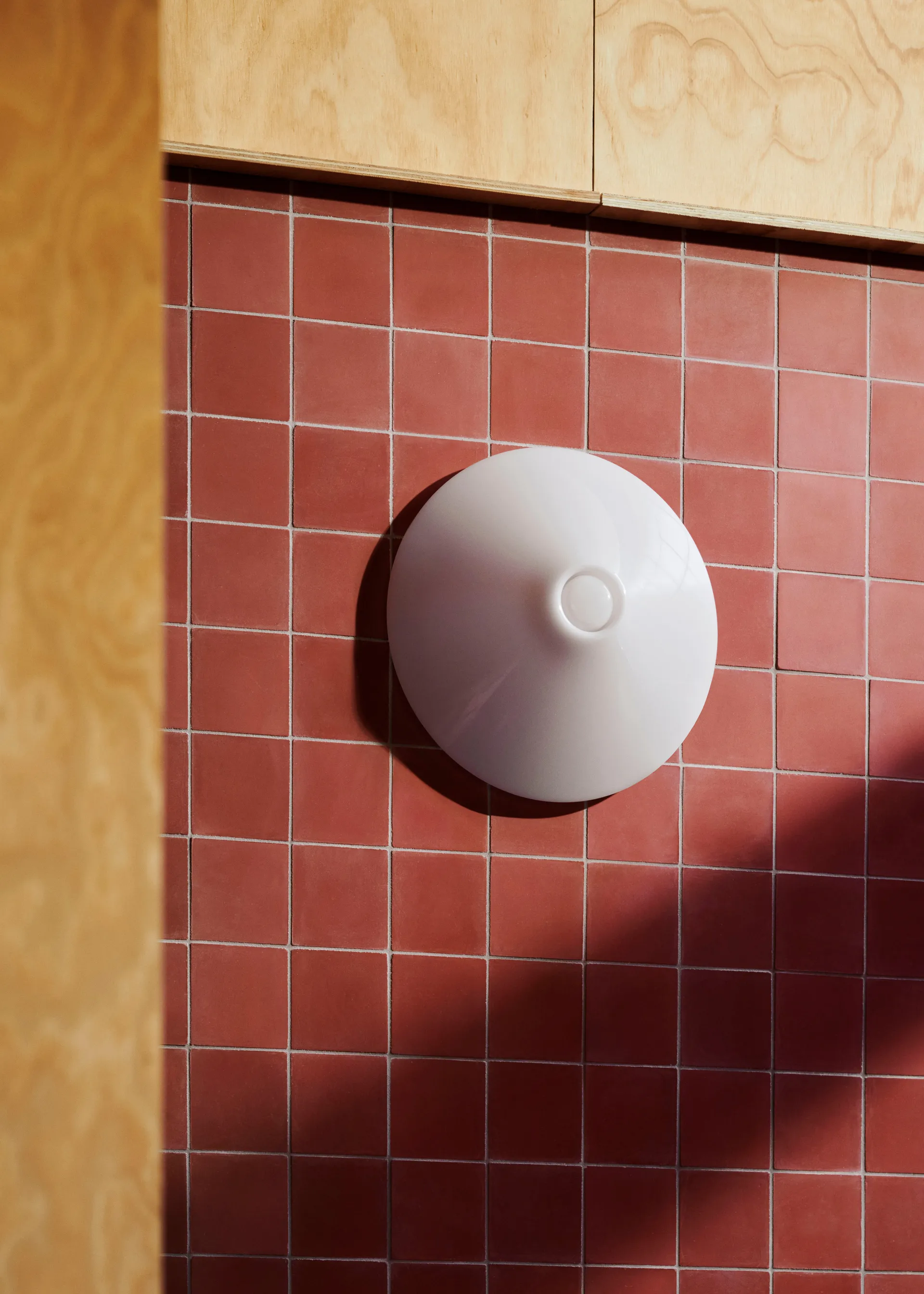 Lámpara de pared Ono Flush Mount Ø35 cm, Opal acrylic HAY