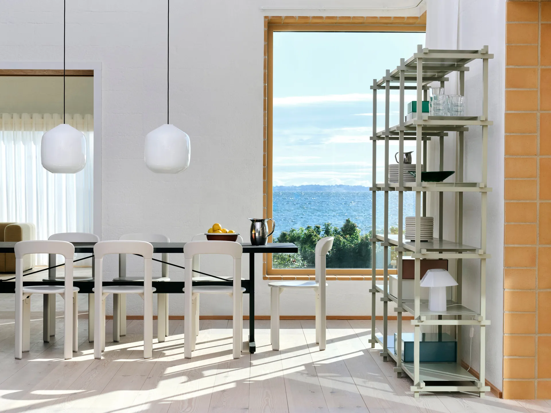 Lámpara de techo Buoy Ø30 cm, Opal glass-clay white HAY