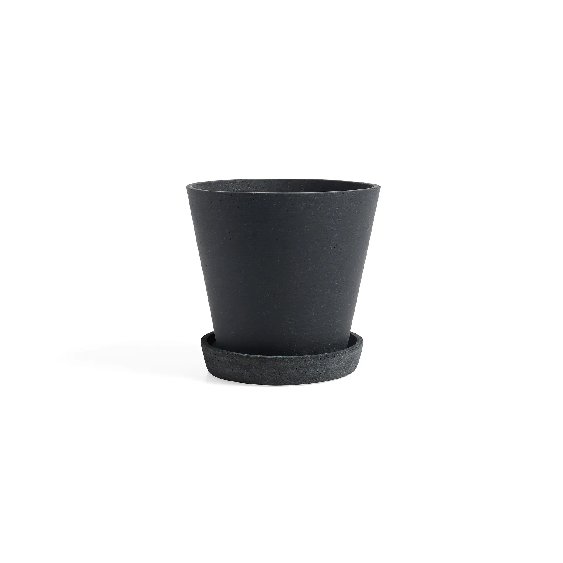 Maceta HAY Flowerpot with saucer M Ø14 cm, negro HAY