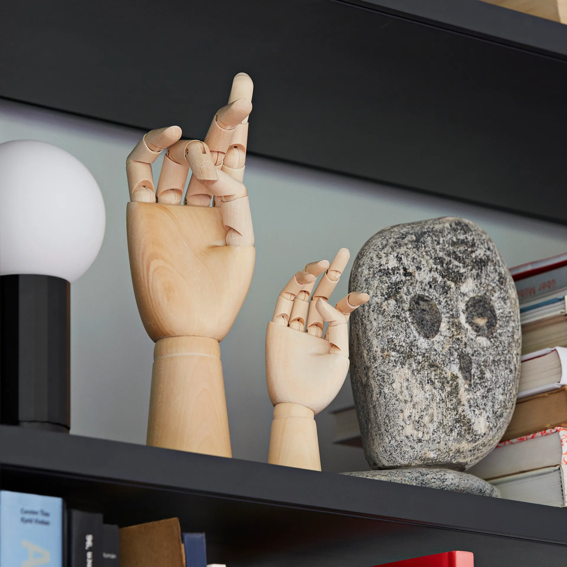 Mano de madera Wooden Hand, Small (13,5 cm) HAY
