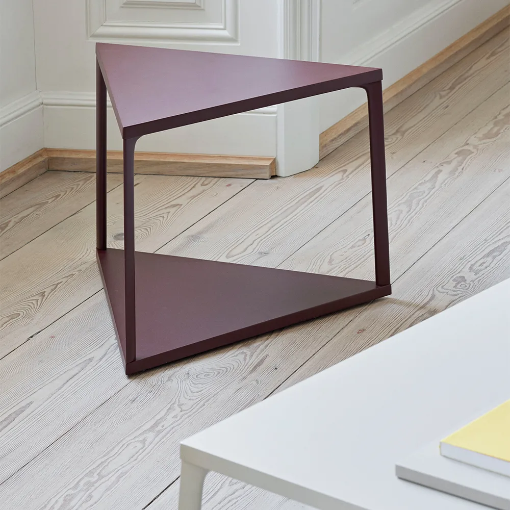 Mesa auxiliar Eiffel Triangle, ladrillo oscuro HAY