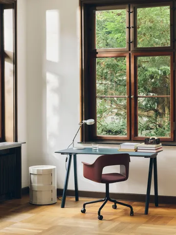 Mesa auxiliar Facet Cabinet 20 - Eggshell - HAY