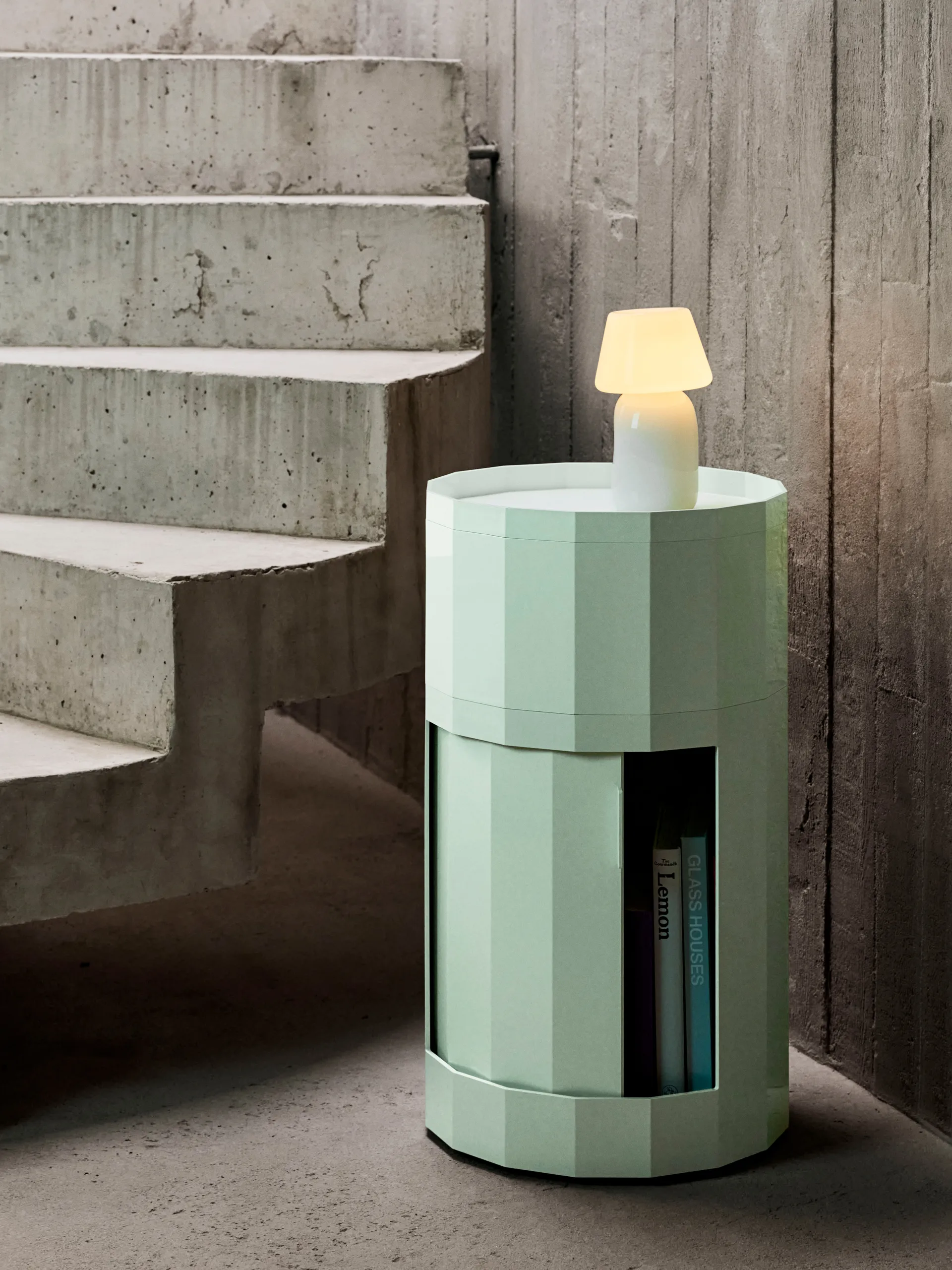 Mesa auxiliar Facet Cabinet high pies/ruedas 66 cm, Soft mint HAY