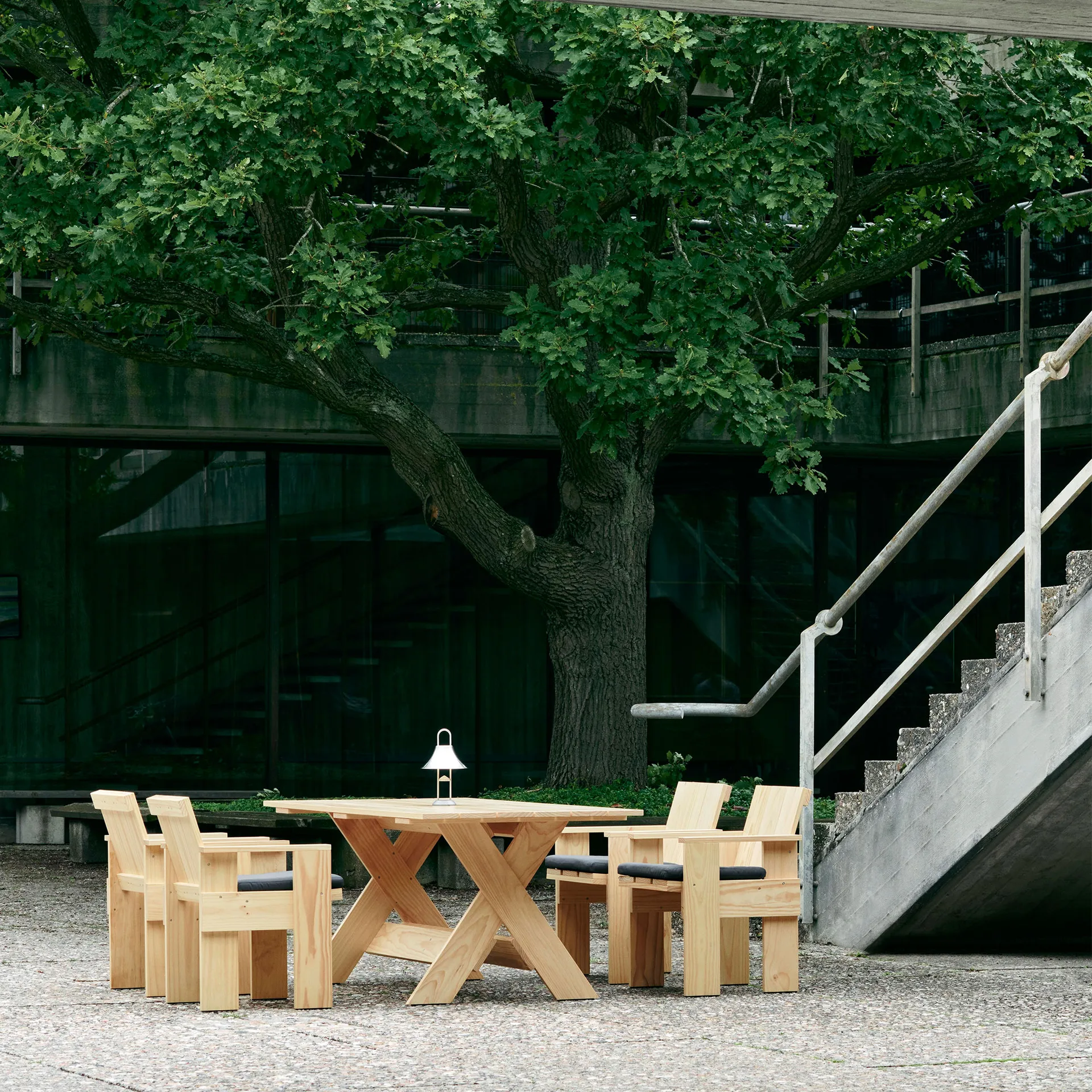 Mesa Crate Dining Table 180 x 89,5 cm en pino lacado, Transparente HAY