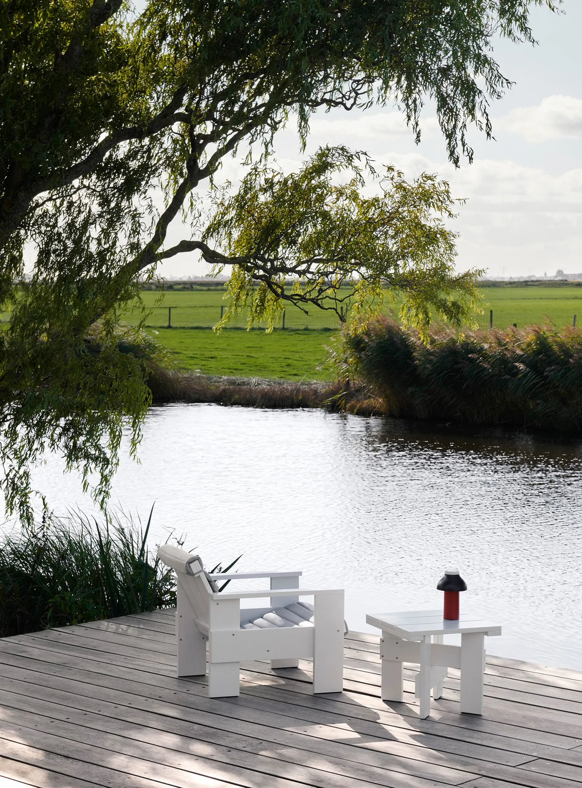 Mesa Crate Low Table 45x45x40 cm pino lacado, Blanco HAY