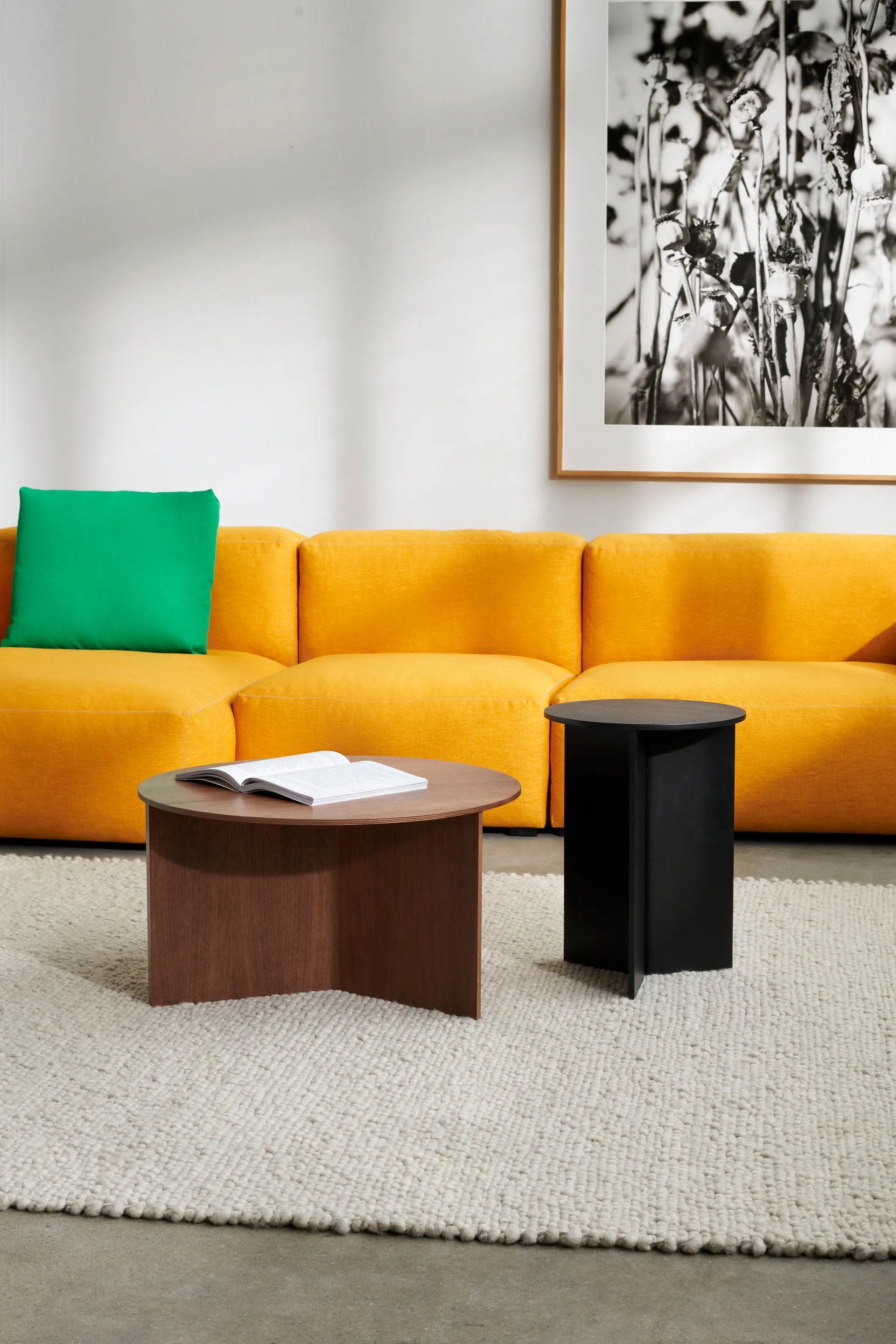 Mesa de centro Slit Ø65 cm, Lacquered walnut HAY