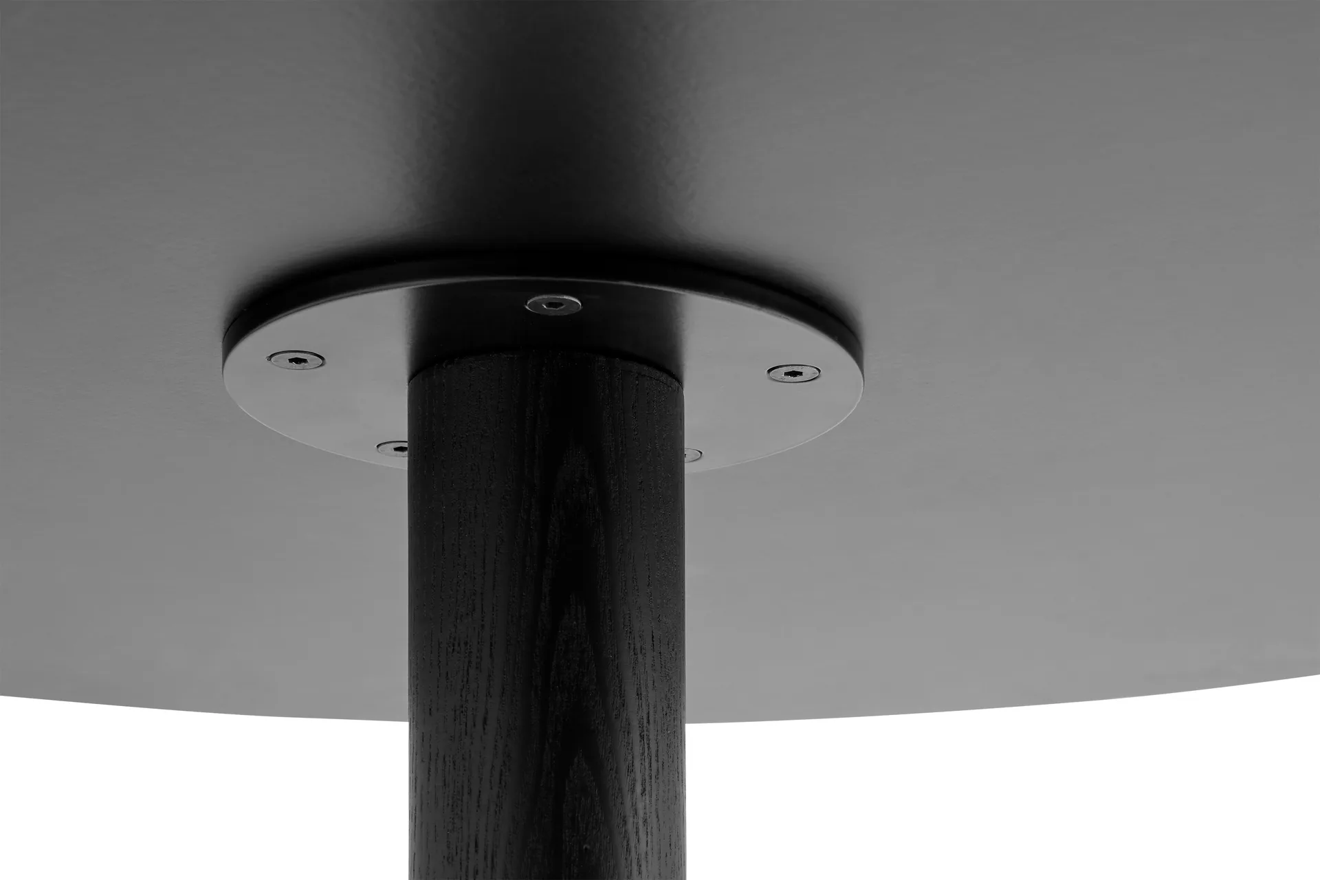 Mesa de comedor Pastis Table Ø90, Black lacquered ash HAY