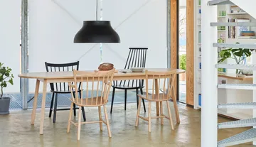 Mesa de comedor Triangle Leg - roble aceite, 200x85 cm - HAY