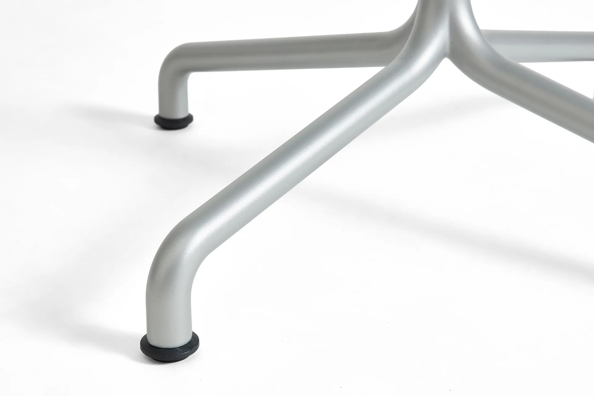 Mesa Deville, Gris plata, Ø80x74 cm HAY