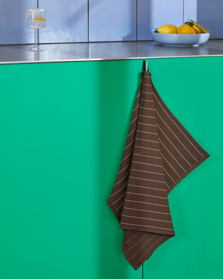 Paño de cocina Canteen 52x80 cm, Chocolate pinstripe HAY