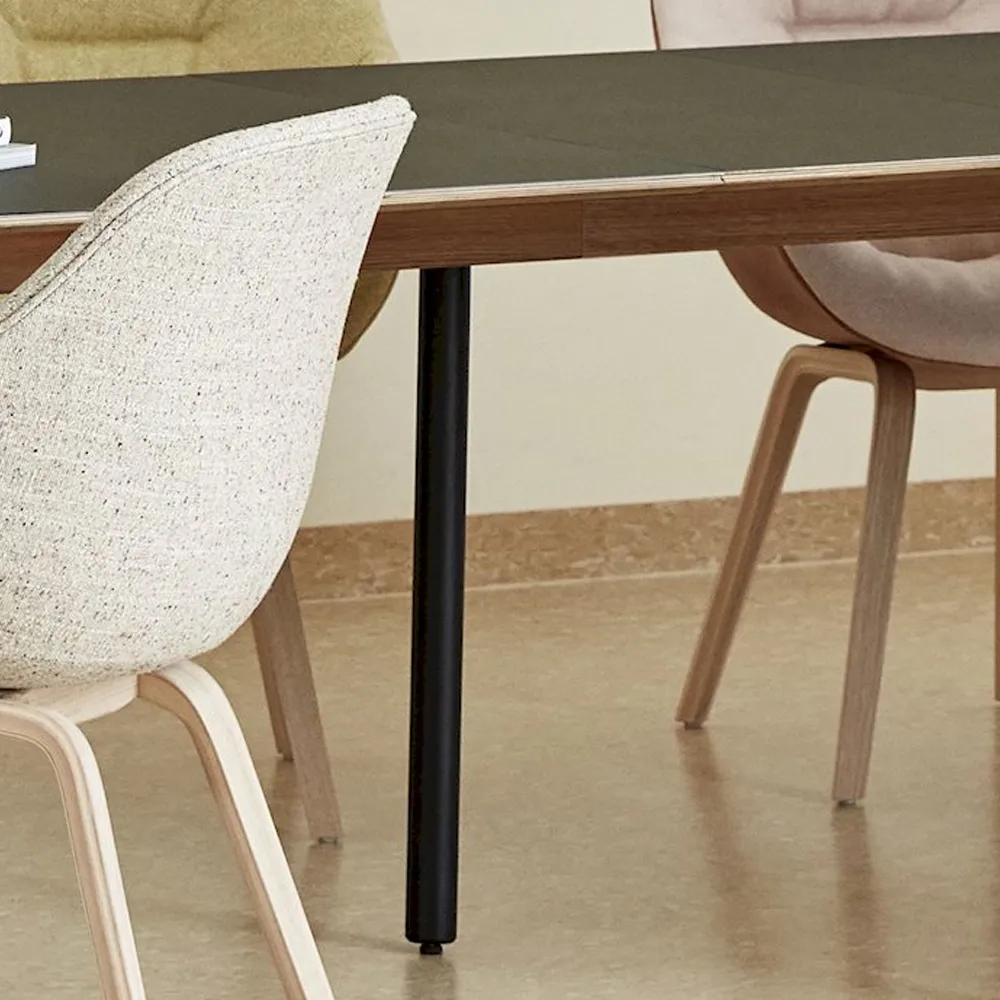 Pata de apoyo CPH30 Extendable, roble lacado al agua en negro HAY