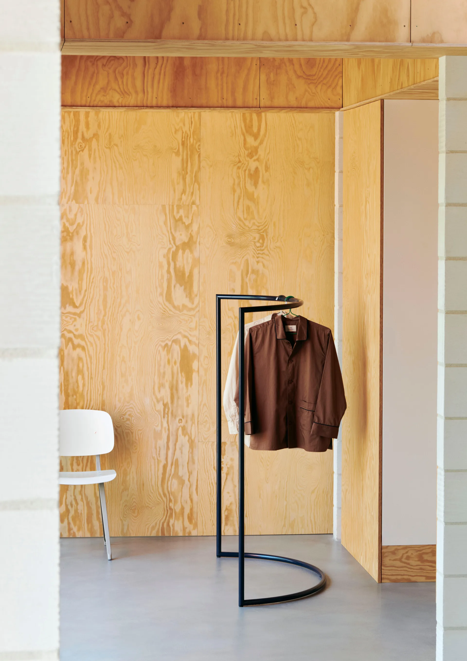 Perchero Colour Rack c-shape 112x150 cm, Black HAY