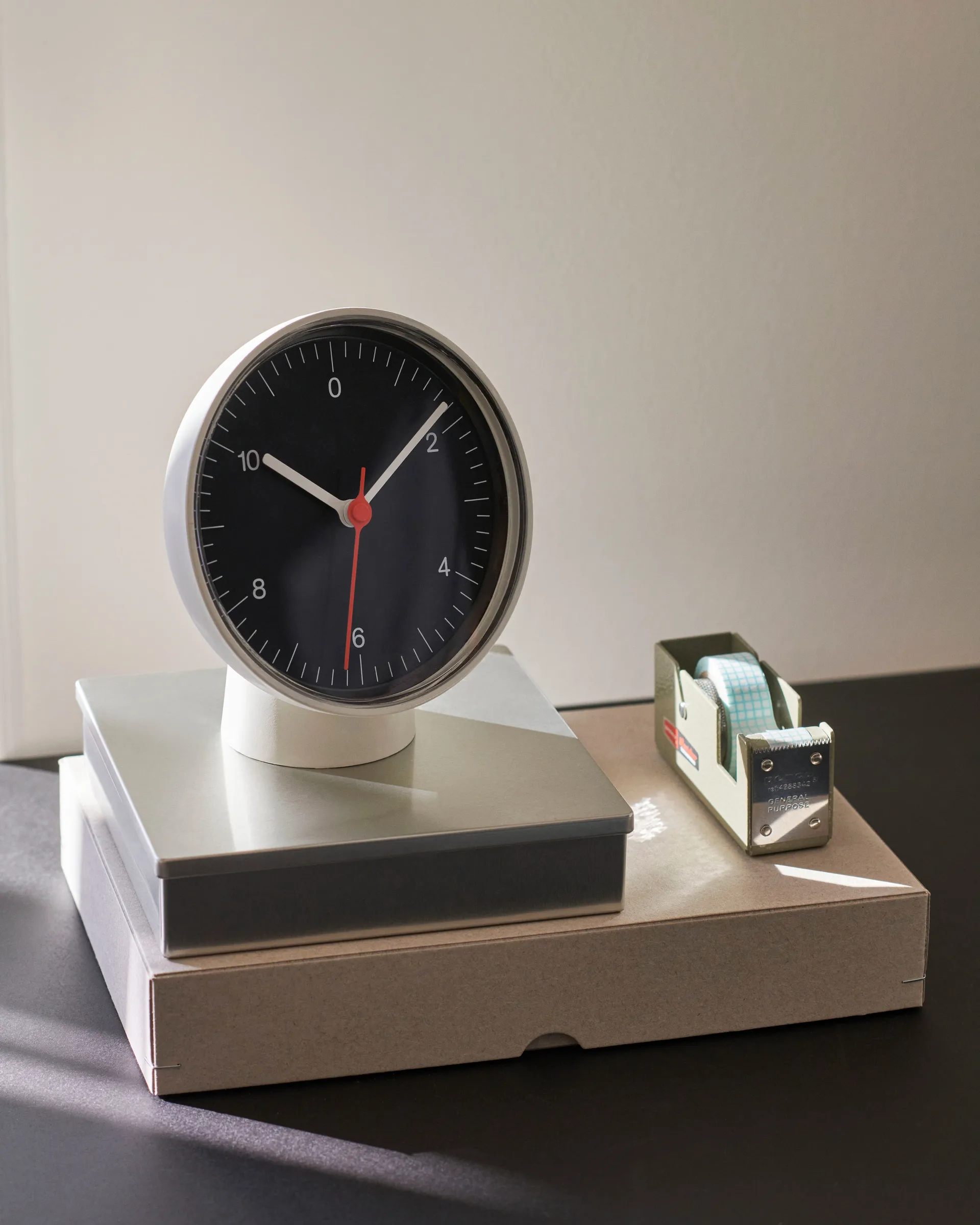 Reloj de pared o de mesa Table Clock, White​ HAY