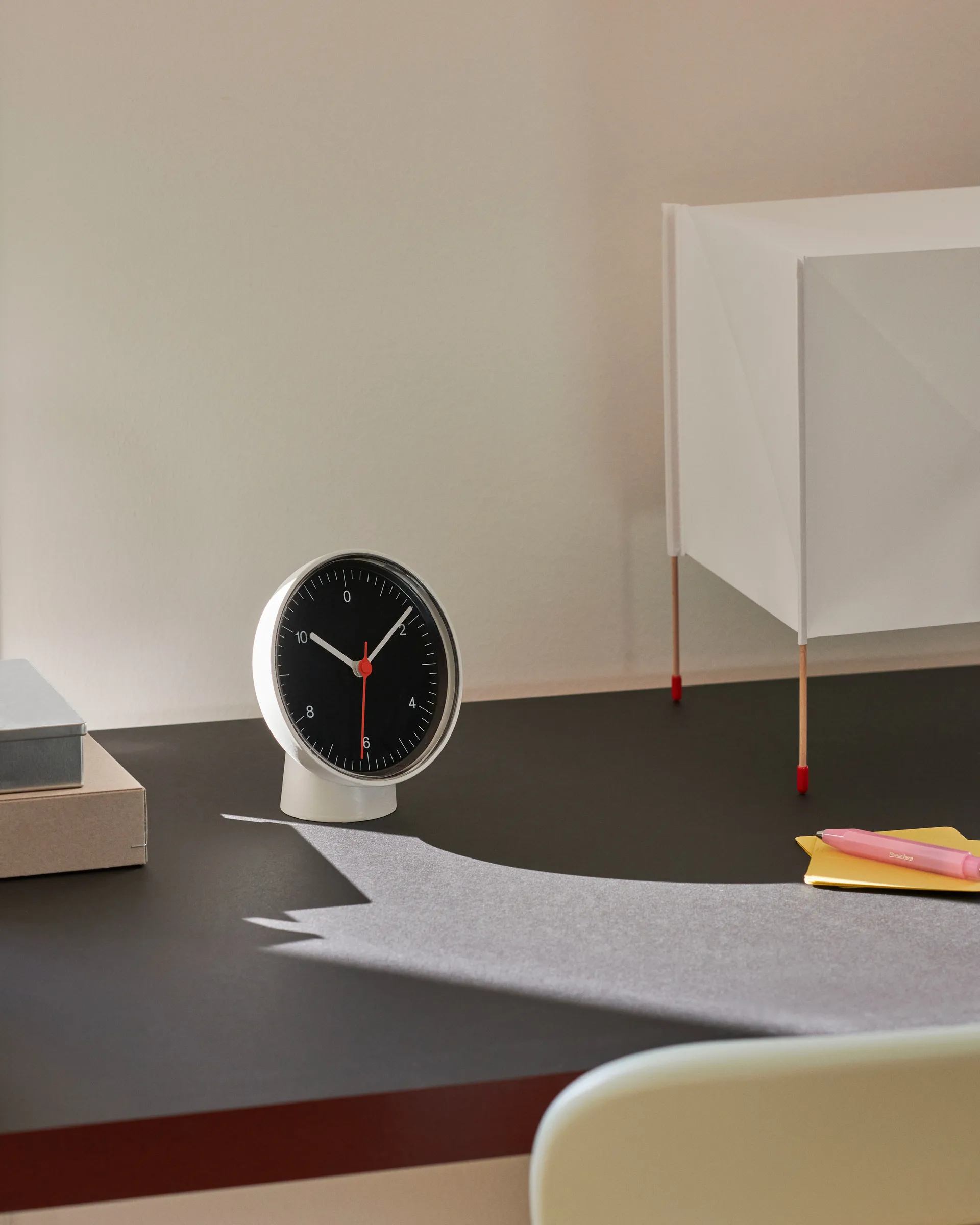 Reloj de pared o de mesa Table Clock, White​ HAY