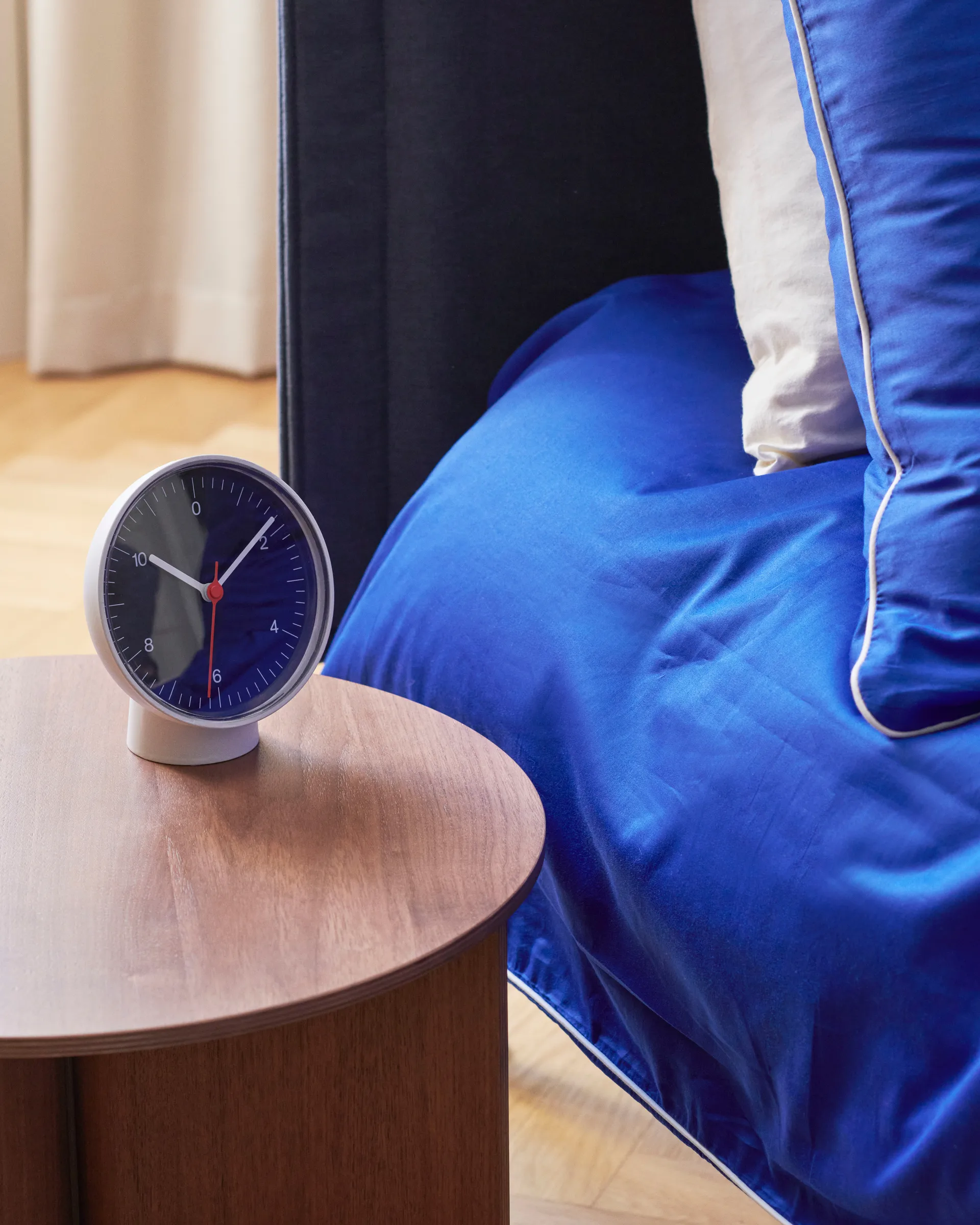 Reloj de pared o de mesa Table Clock, White​ HAY