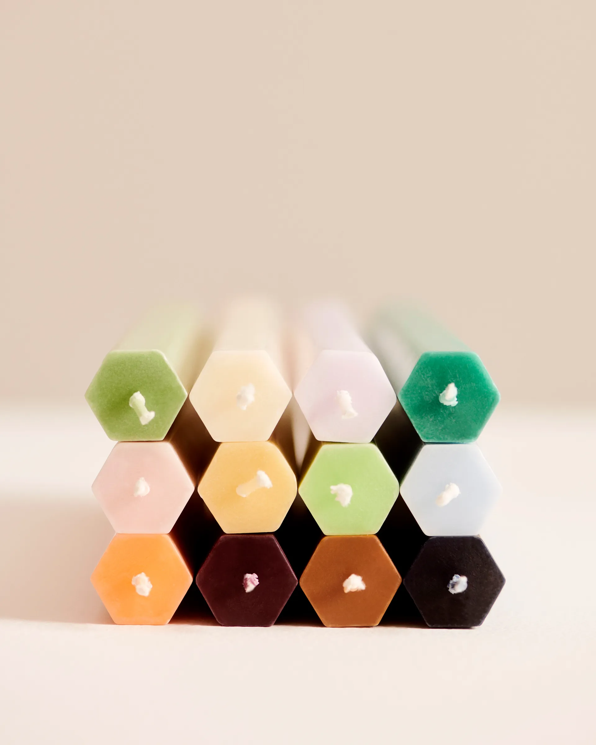 Set de velas Hexagon Candle mix, 4-pack, Dark HAY