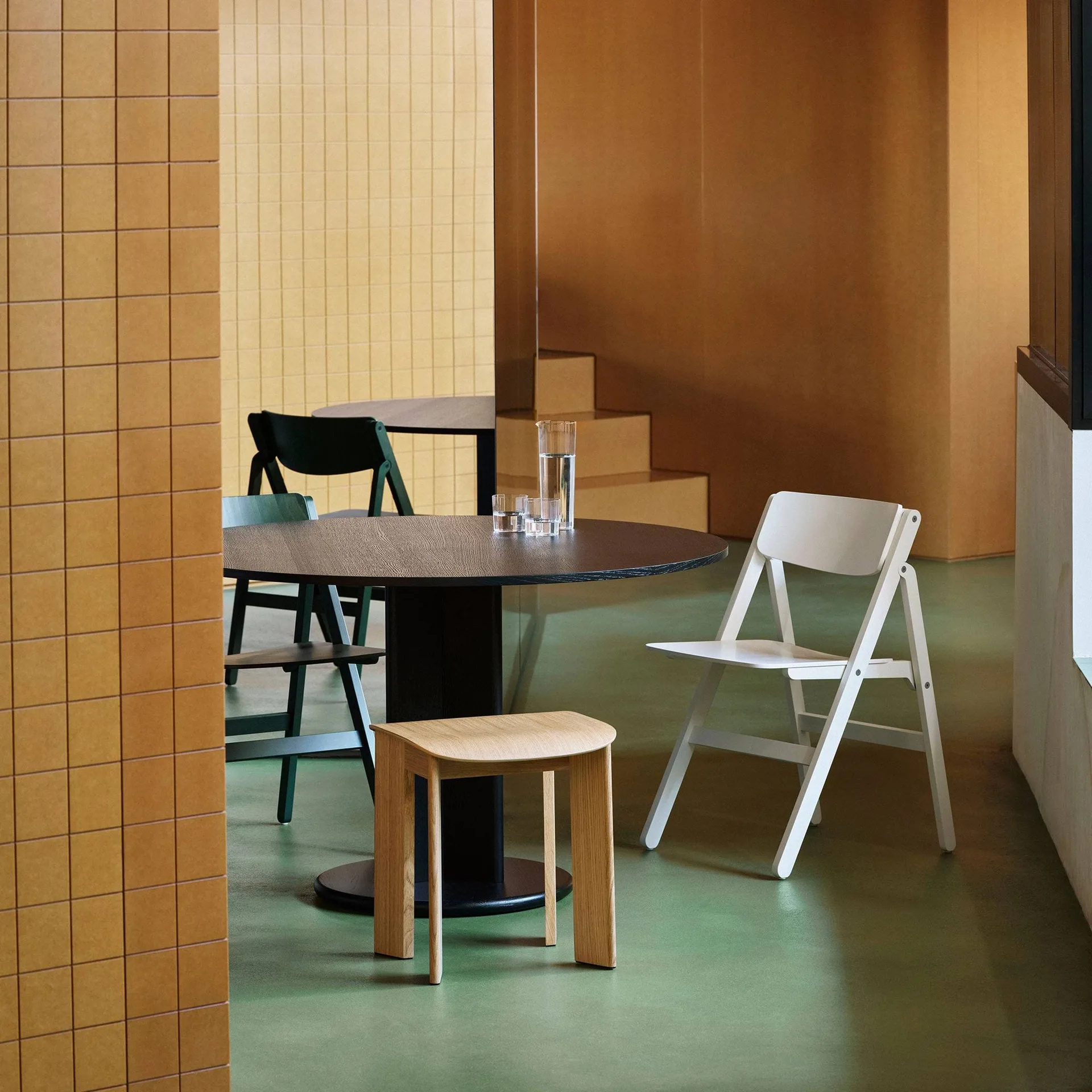 Silla Backflip Chair, Cream white haya lacada HAY
