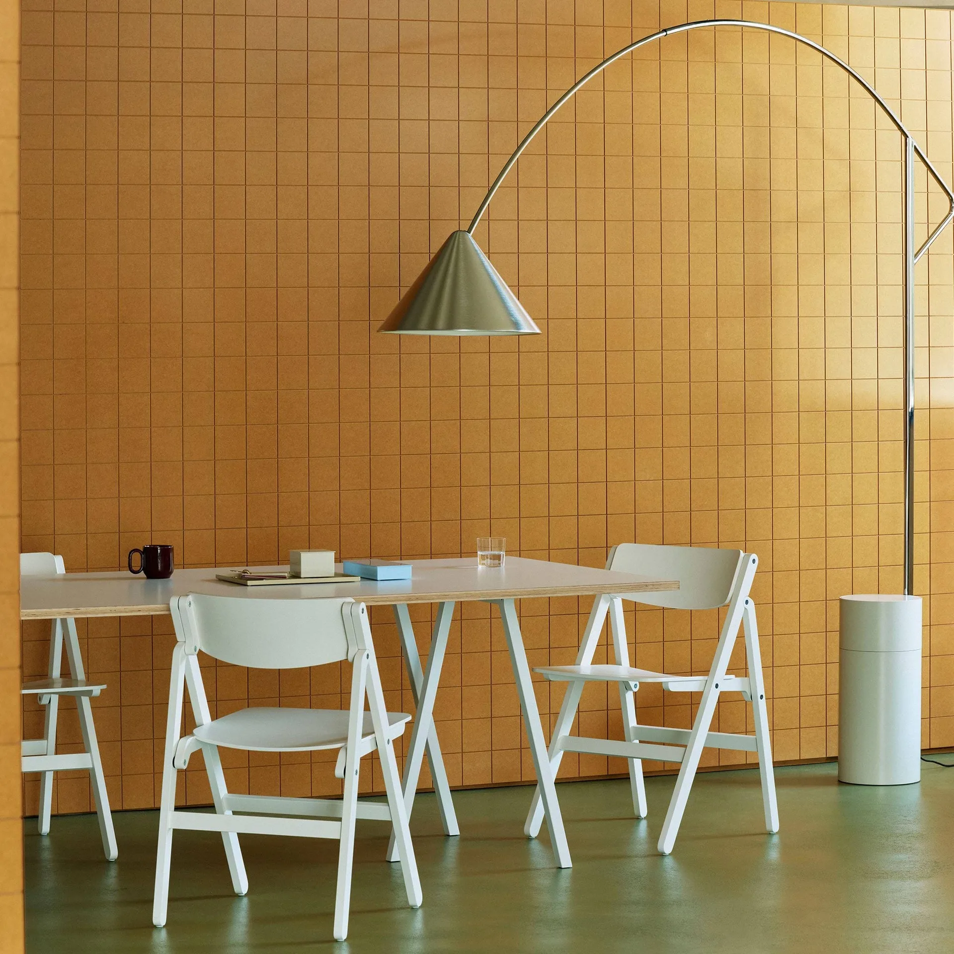 Silla Backflip Chair, Cream white haya lacada HAY