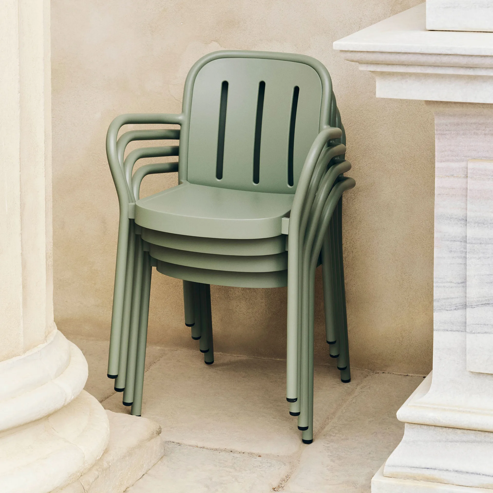 Silla con brazos Deville, Thyme green HAY