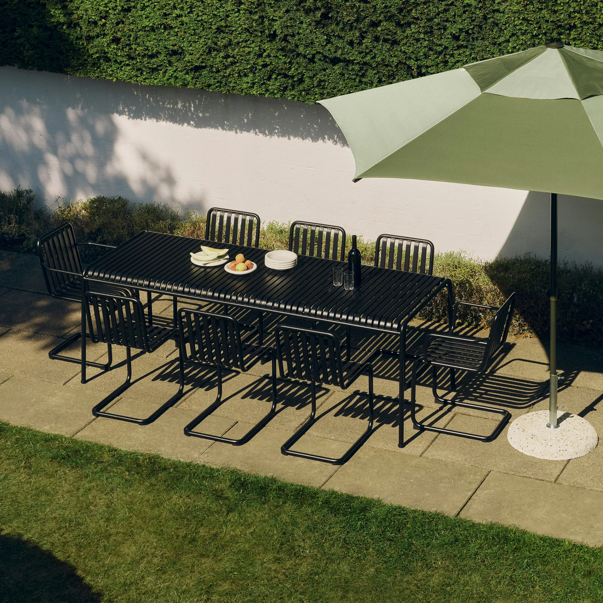 Silla con brazos Palissade Cantilever, Antracita HAY