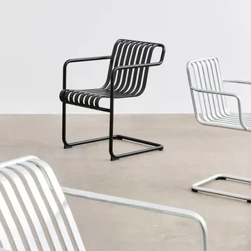 Silla con brazos Palissade Cantilever Dining  - Antracita - HAY