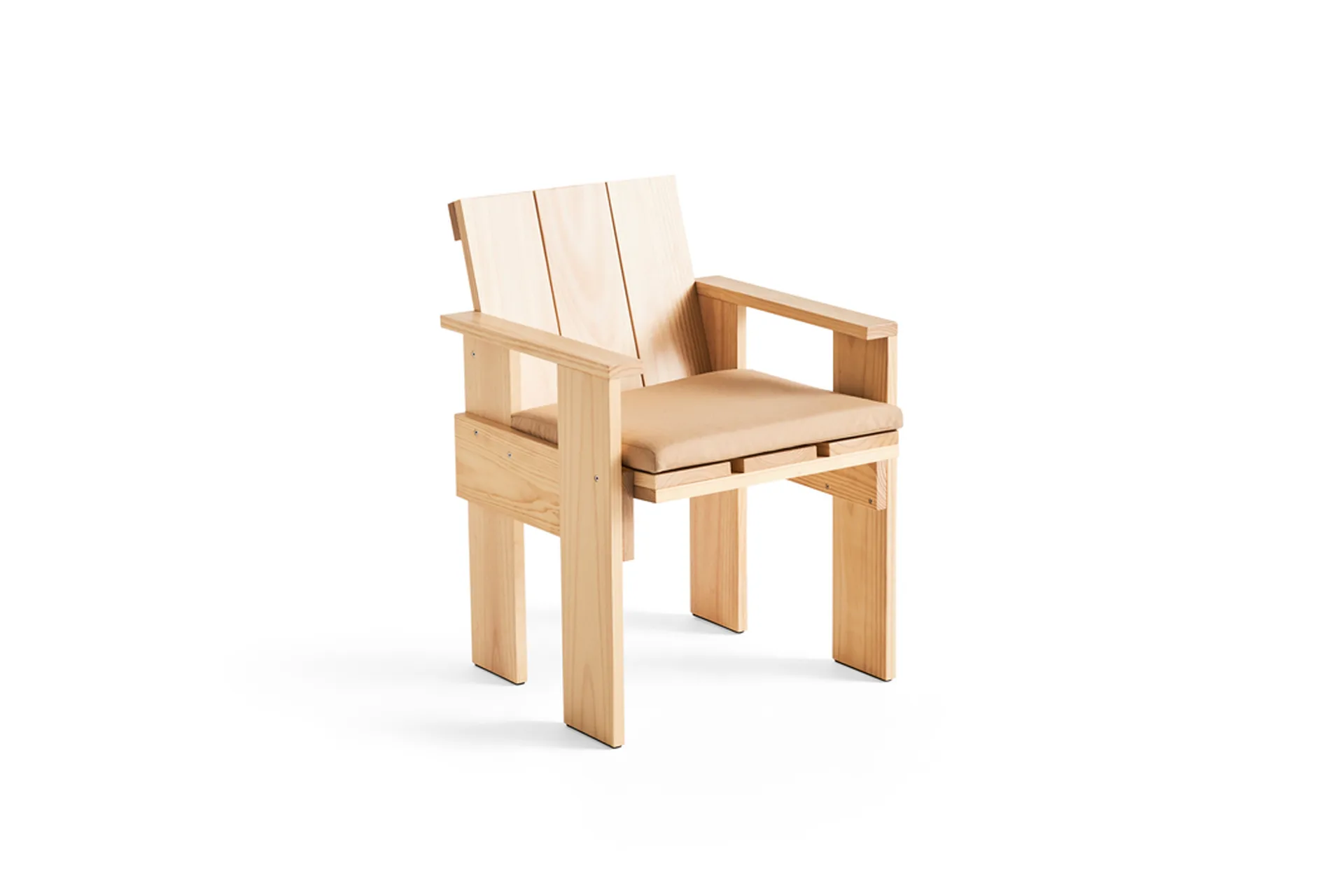 Silla con reposabrazos Crate Dining Chair, Water-based lacquered pinewood HAY