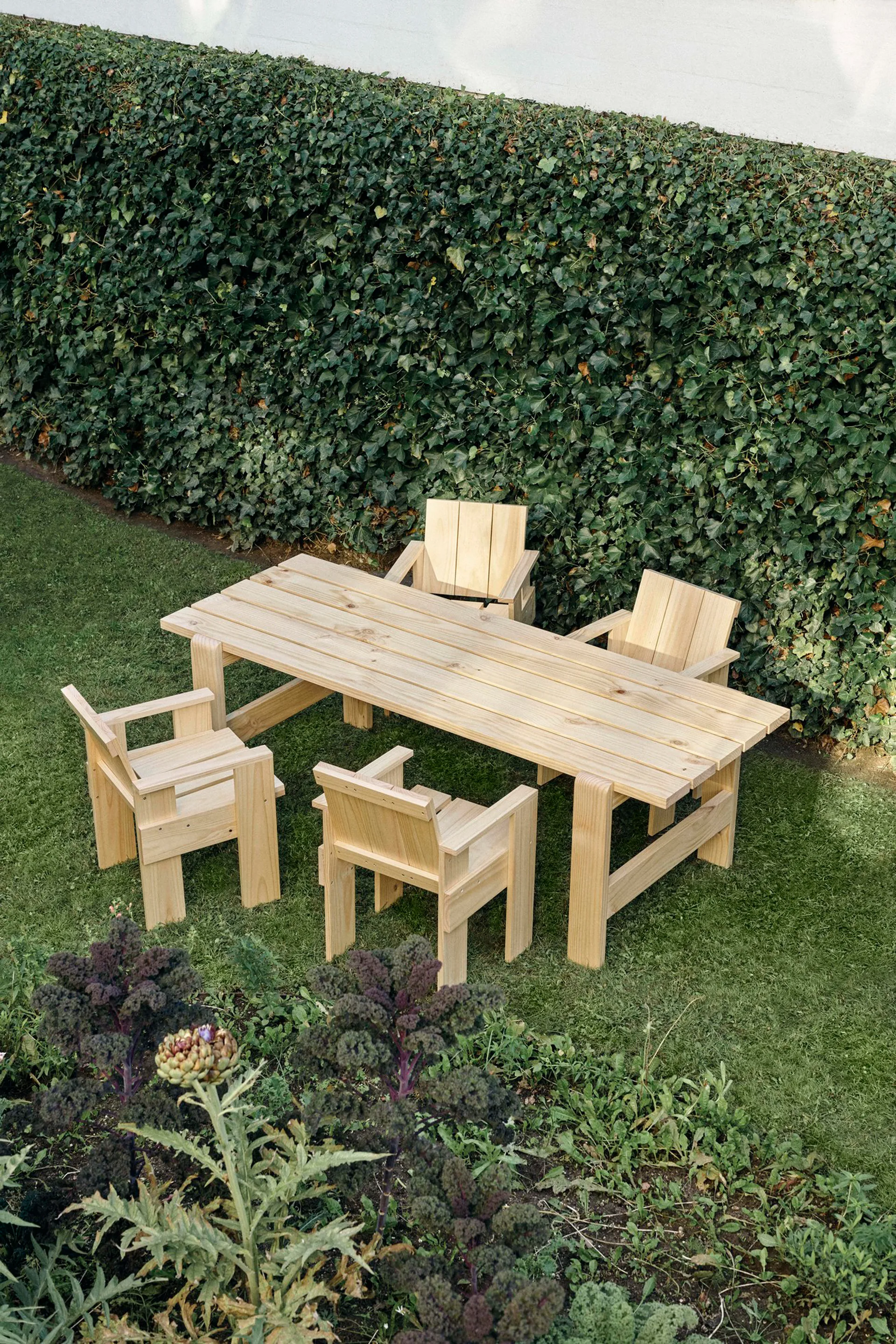 Silla con reposabrazos Crate Dining Chair, Water-based lacquered pinewood HAY