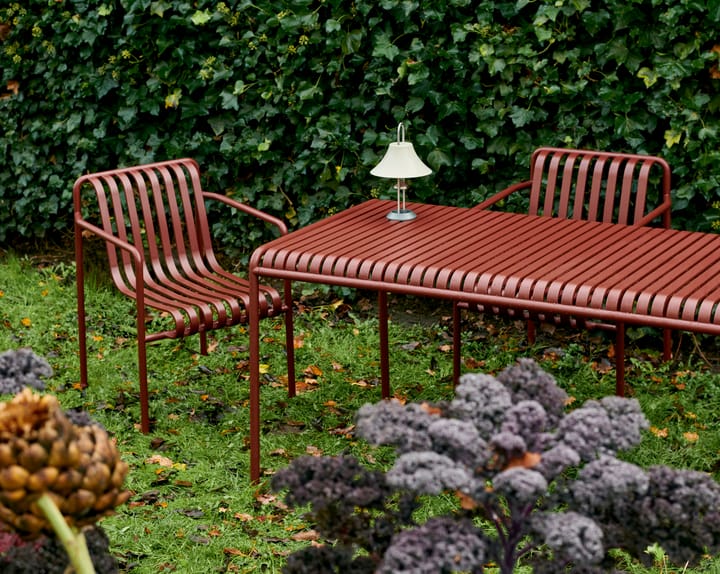 Silla con reposabrazos Palissade Dining  , Iron red HAY