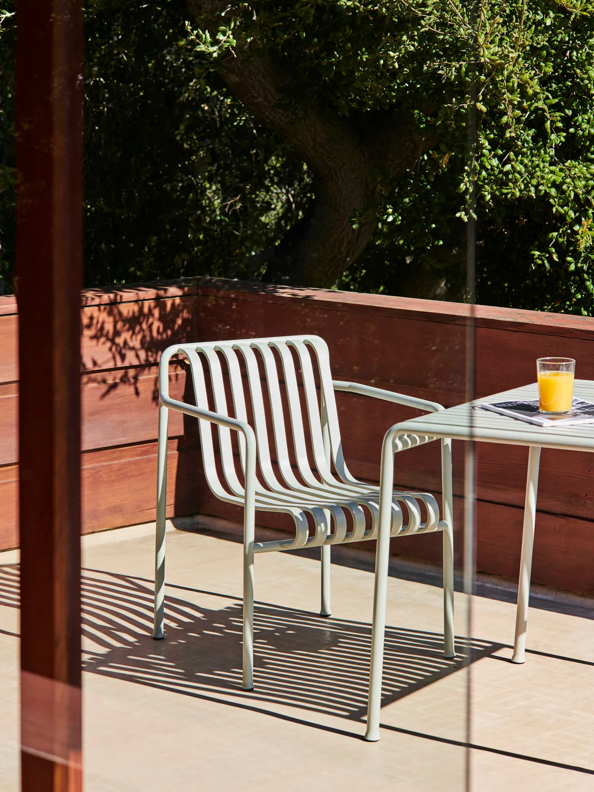 Silla con reposabrazos Palissade Dining, Sky grey HAY