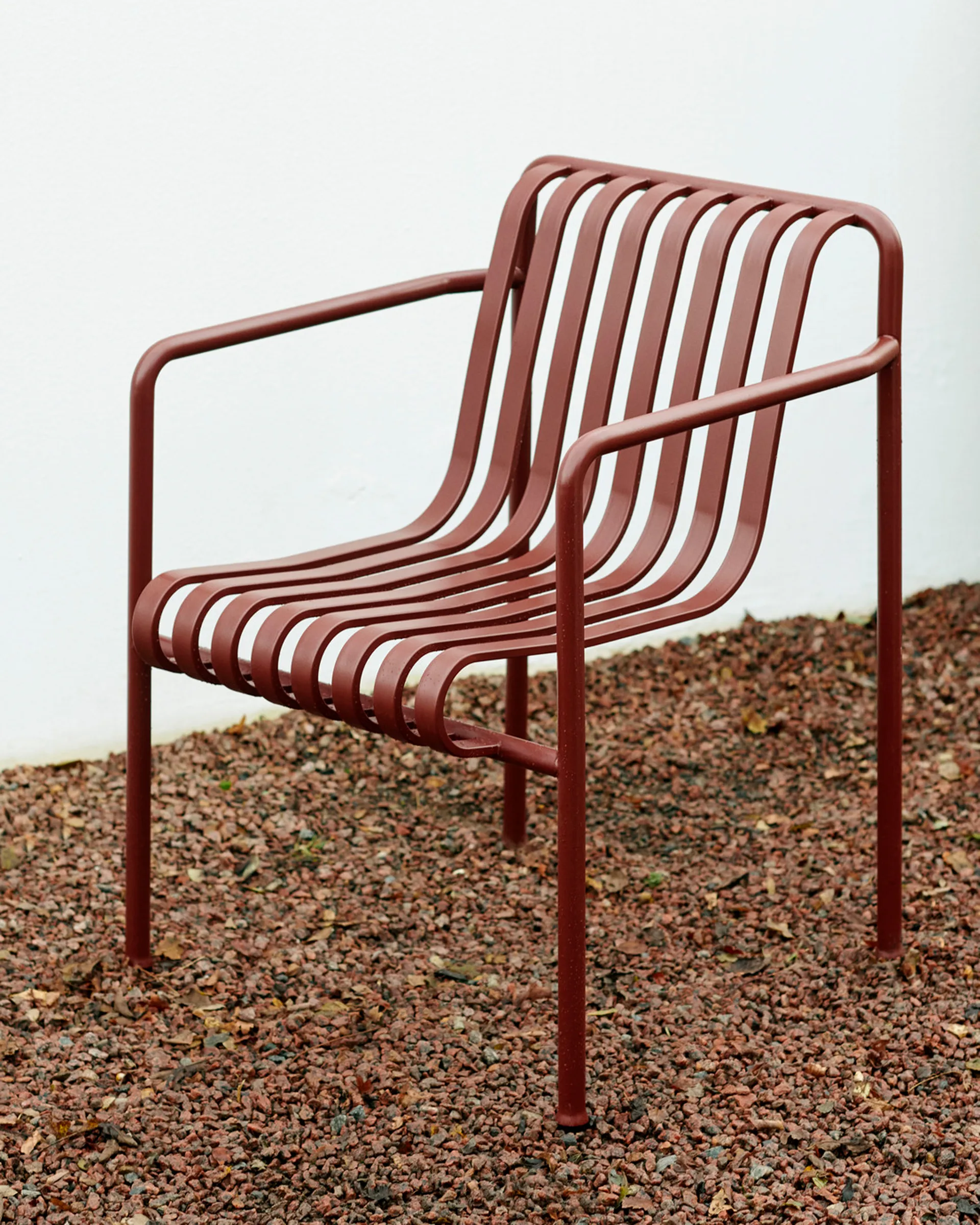 Silla con reposabrazos Palissade, Iron red HAY