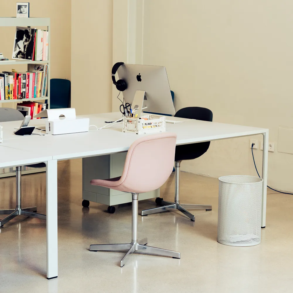 Silla de oficina Neu 10 Upholstery, remix 163 grey, base giratoria de aluminio HAY