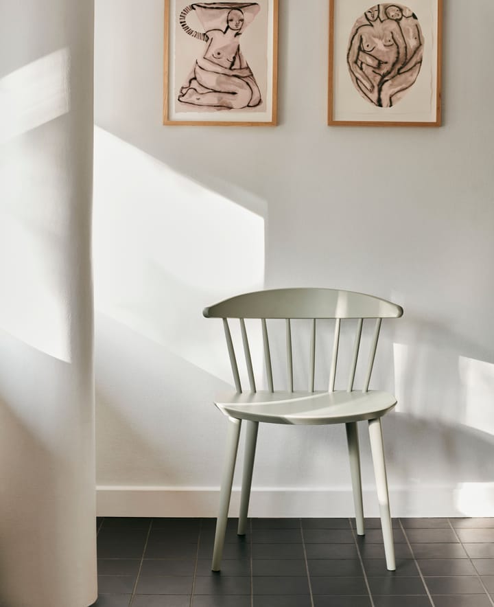 Silla J104, Warm grey lacado haya HAY