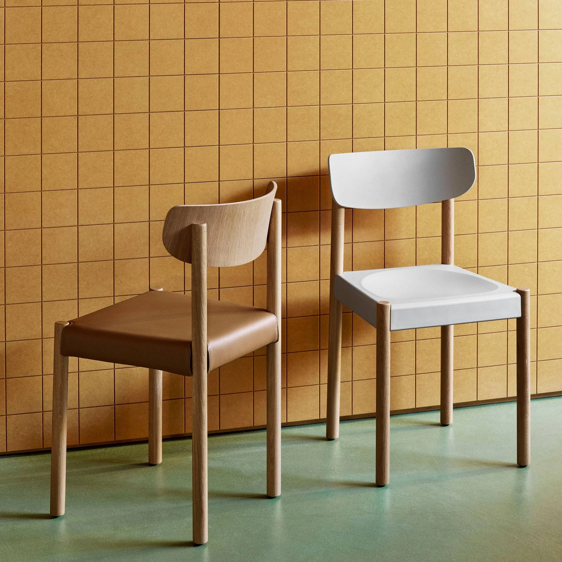 Silla Pack Chair 11, Iron black roble-graphite brown-Remix 356 HAY