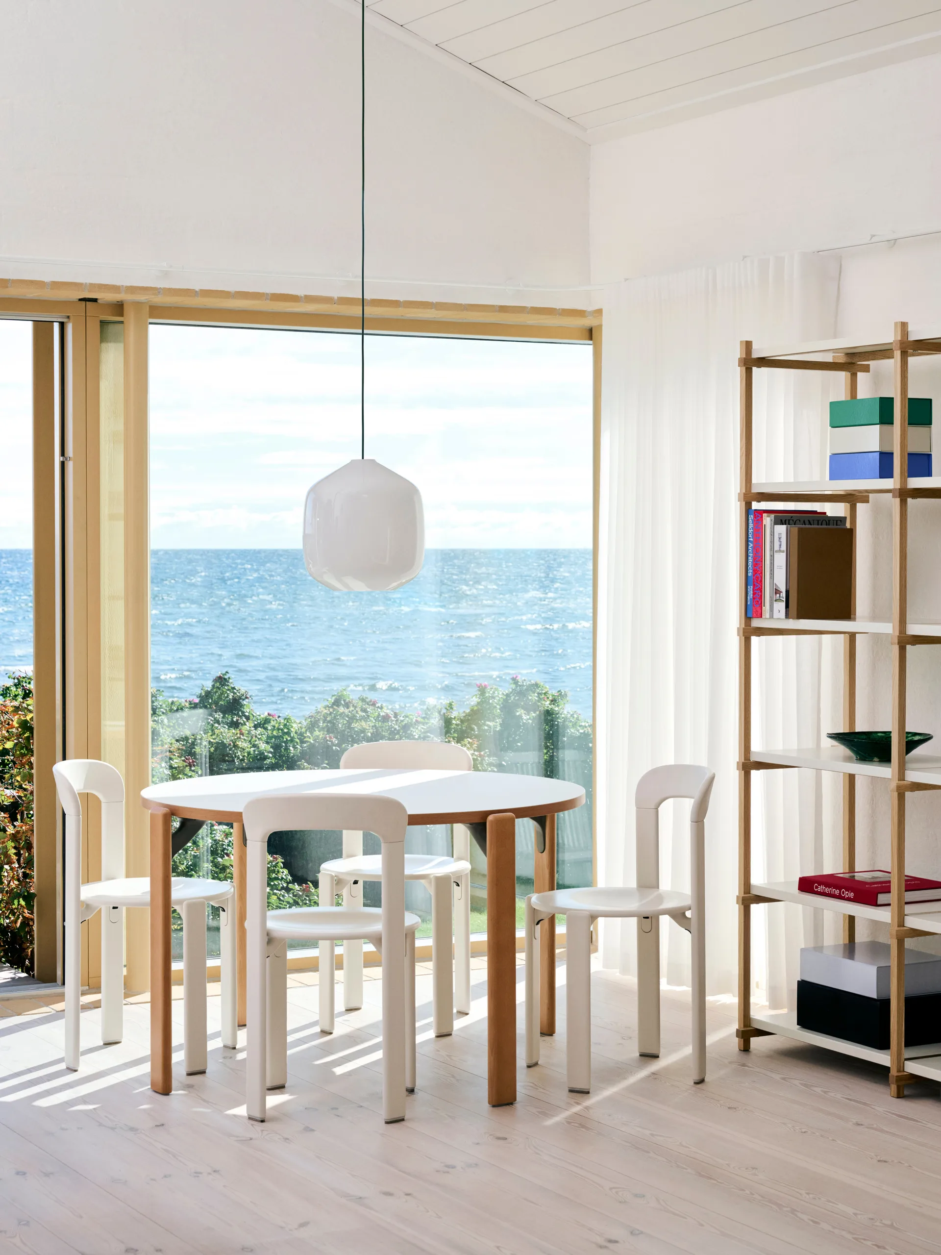 Silla Rey, Blanco crema HAY