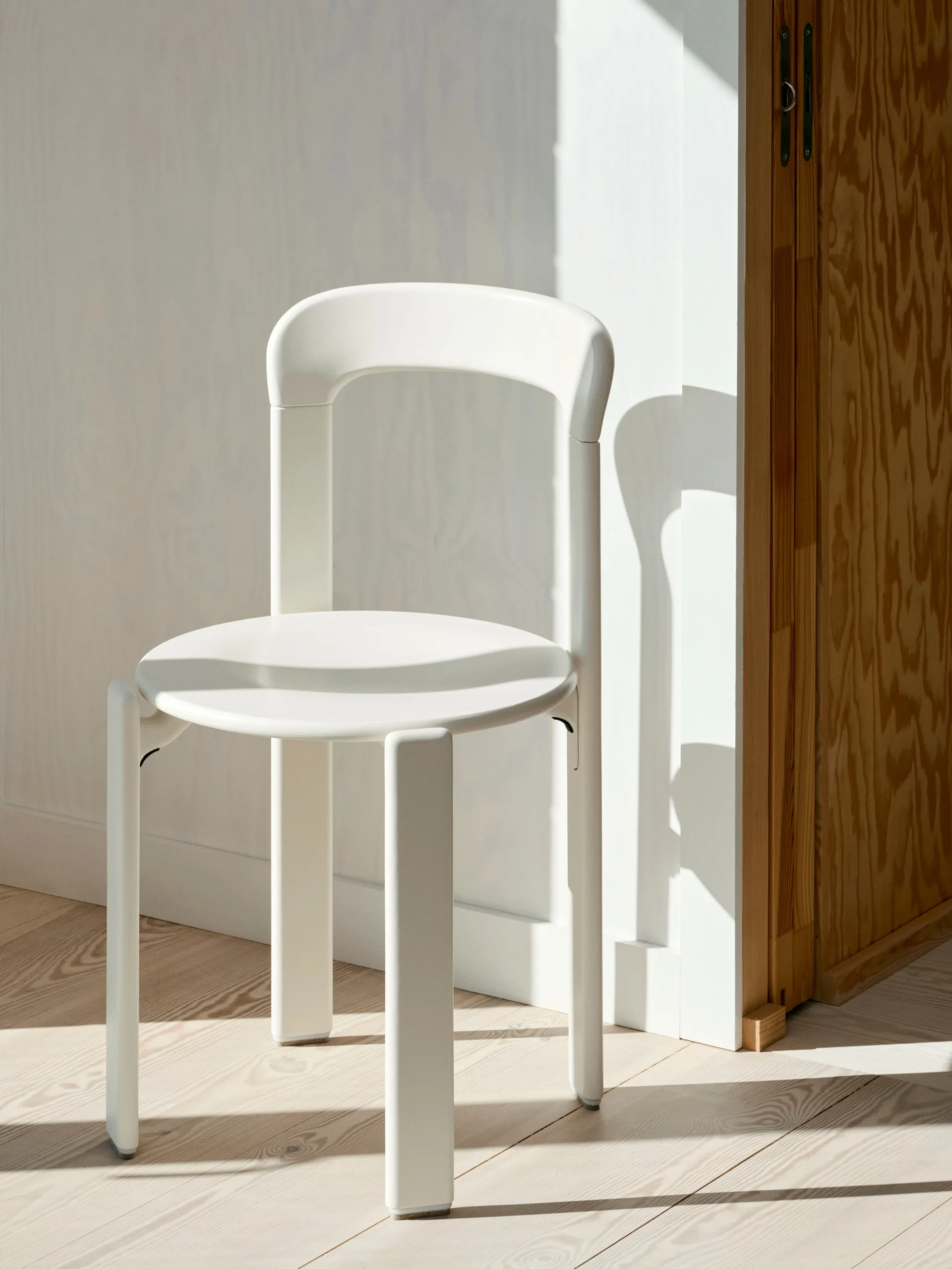 Silla Rey, Blanco crema HAY