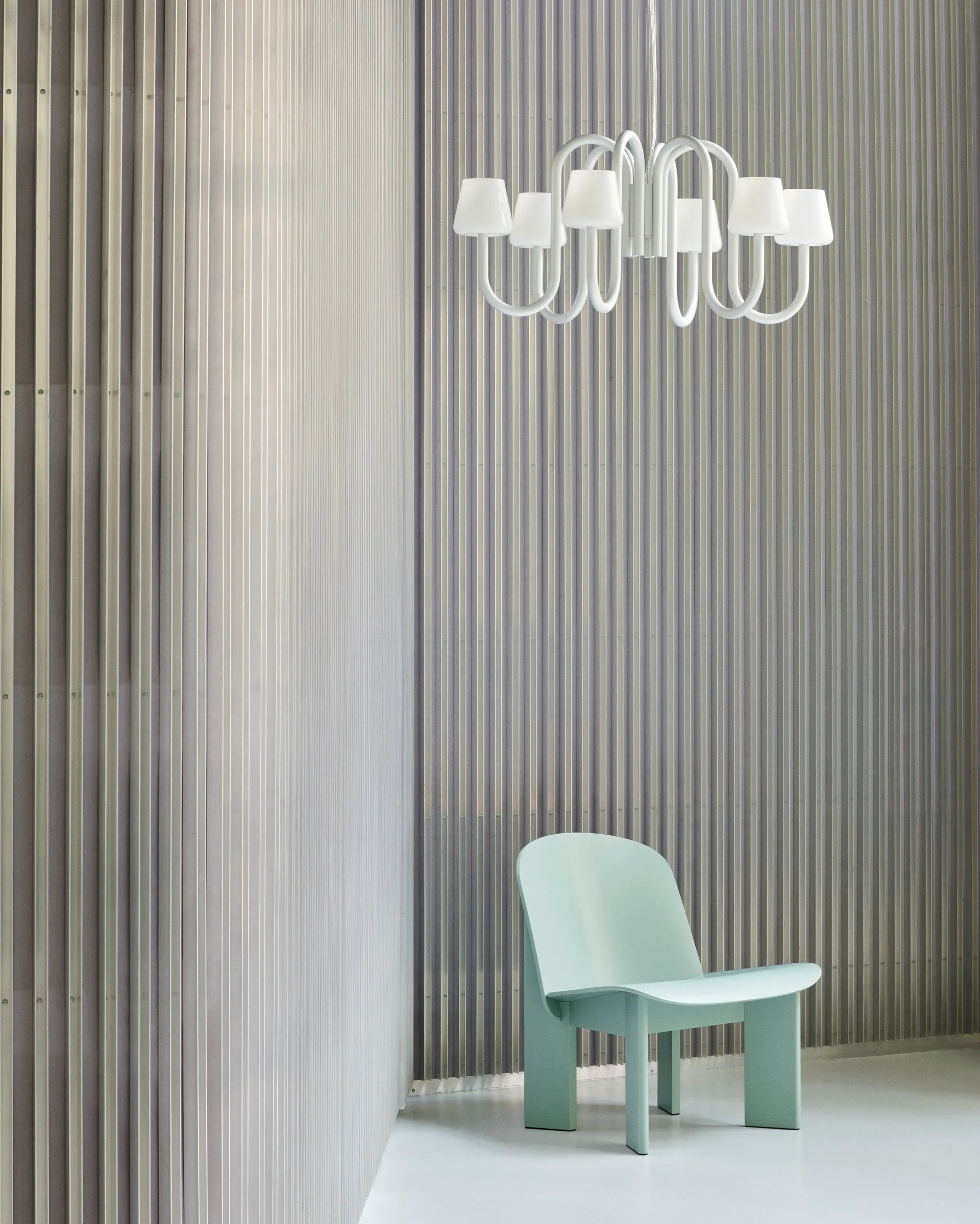 Sillón lounge Chisel, Haya lacada color eucalipto HAY