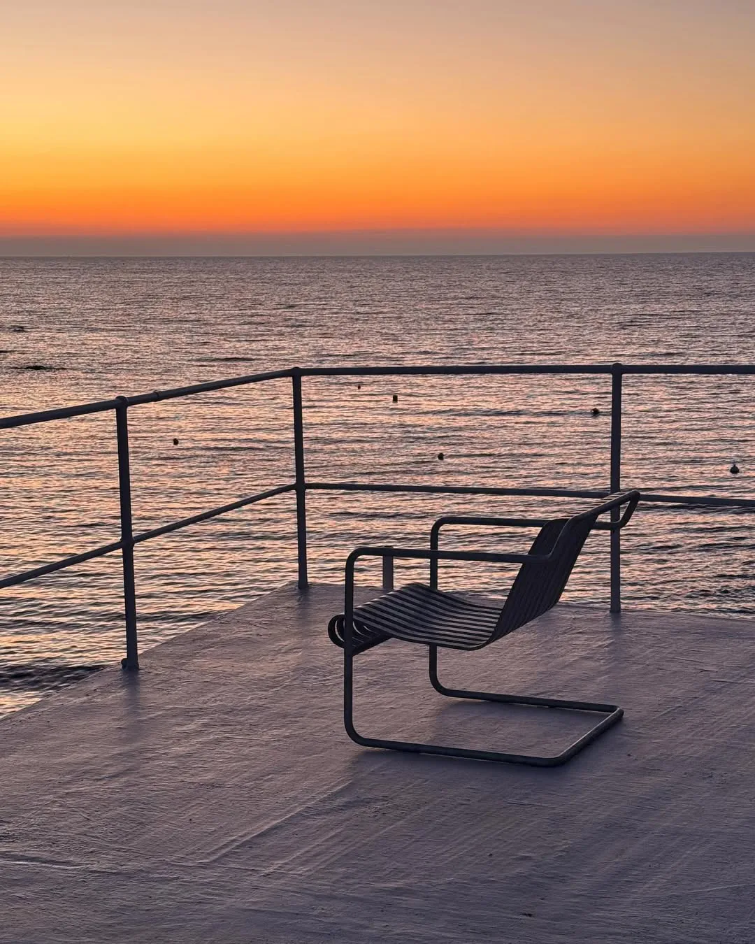 Sillón lounge Palissade Cantilever Low , Acero galvanizado en caliente HAY