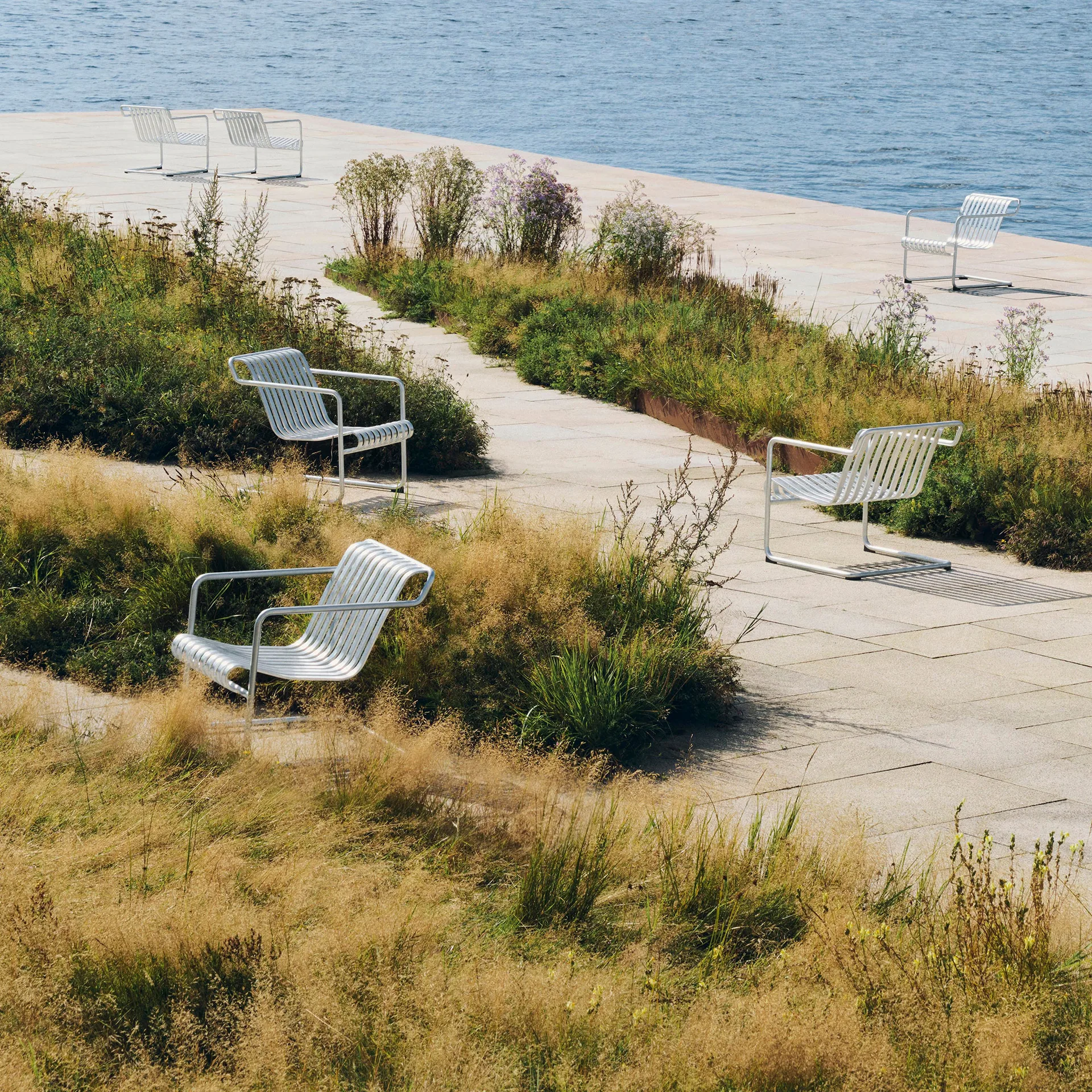 Sillón lounge Palissade Cantilever Low , Acero galvanizado en caliente HAY