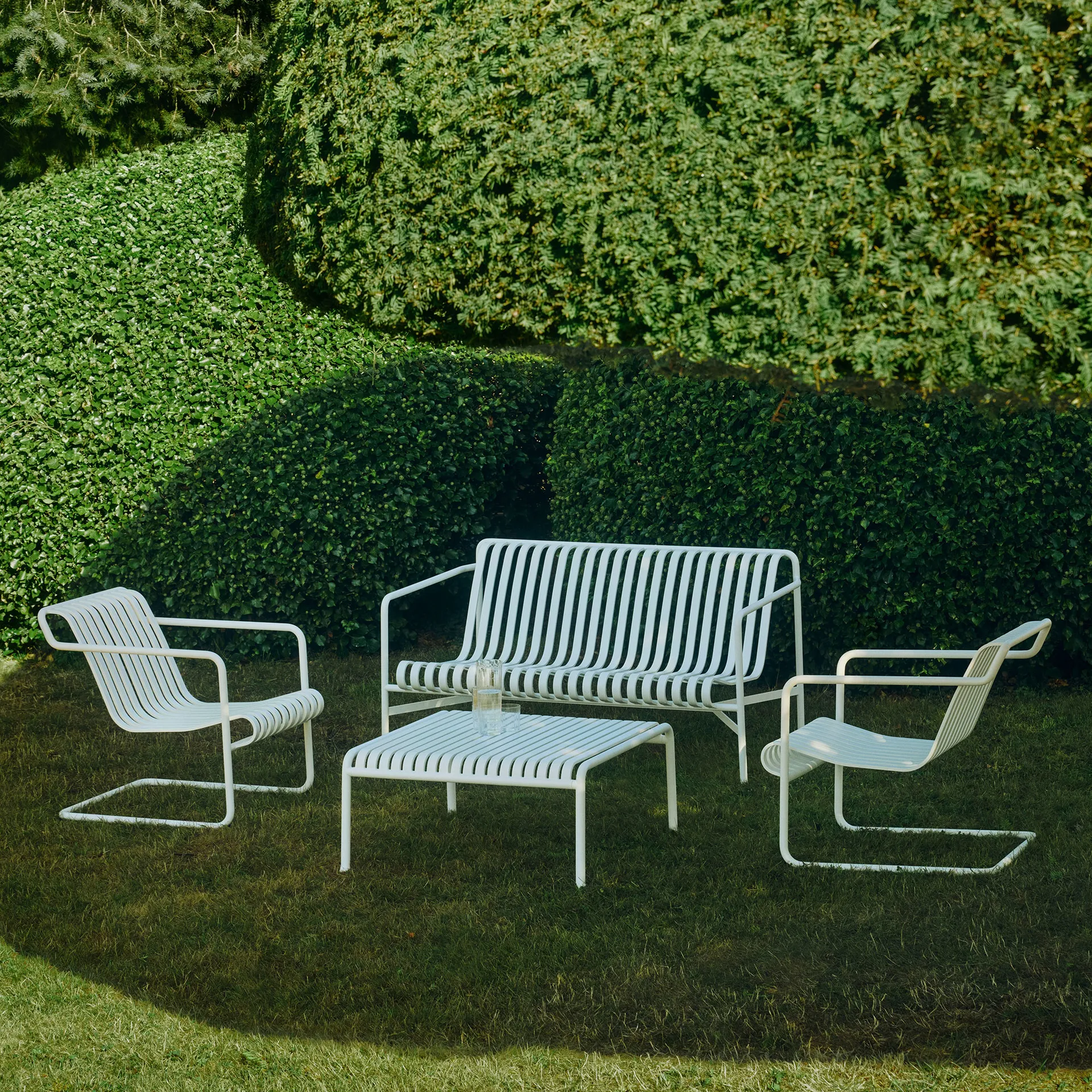 Sillón lounge Palissade Cantilever Low , Blanco crema HAY