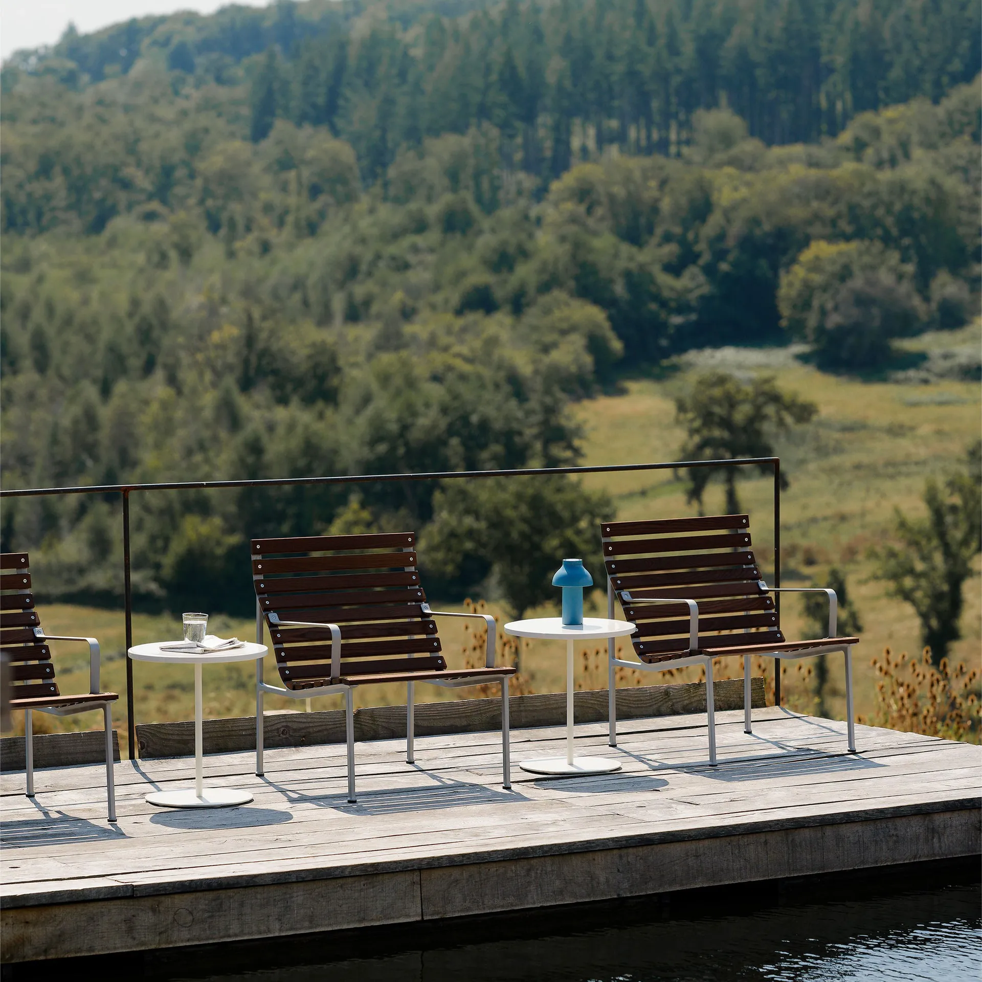 Sillón Traverse Lounge con reposabrazos, Fresno aceitado HAY