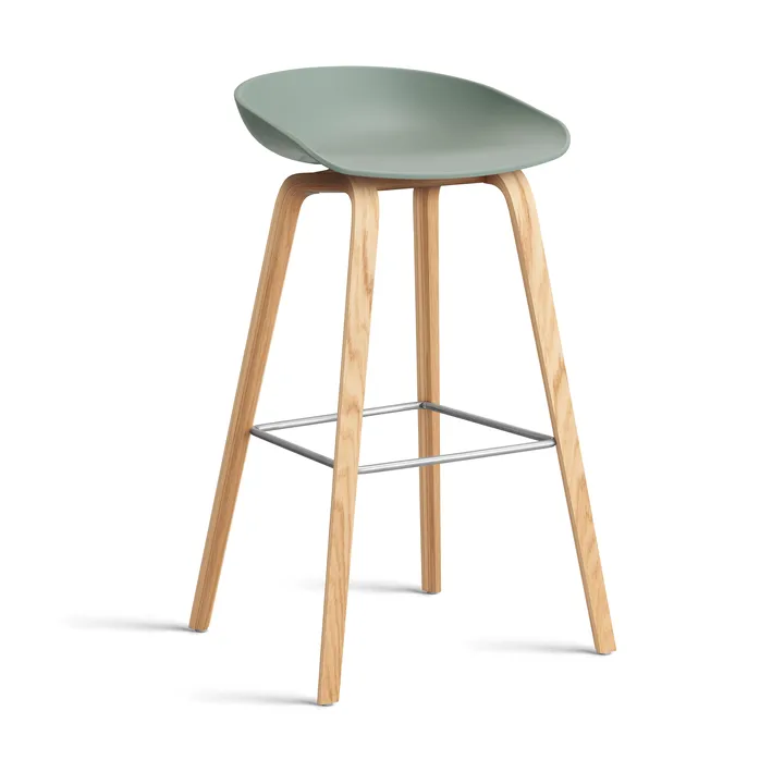 Taburete alto About a Stool 32 con base de roble lacado 2.0 - Fall green-soporte de acero inoxidable - HAY