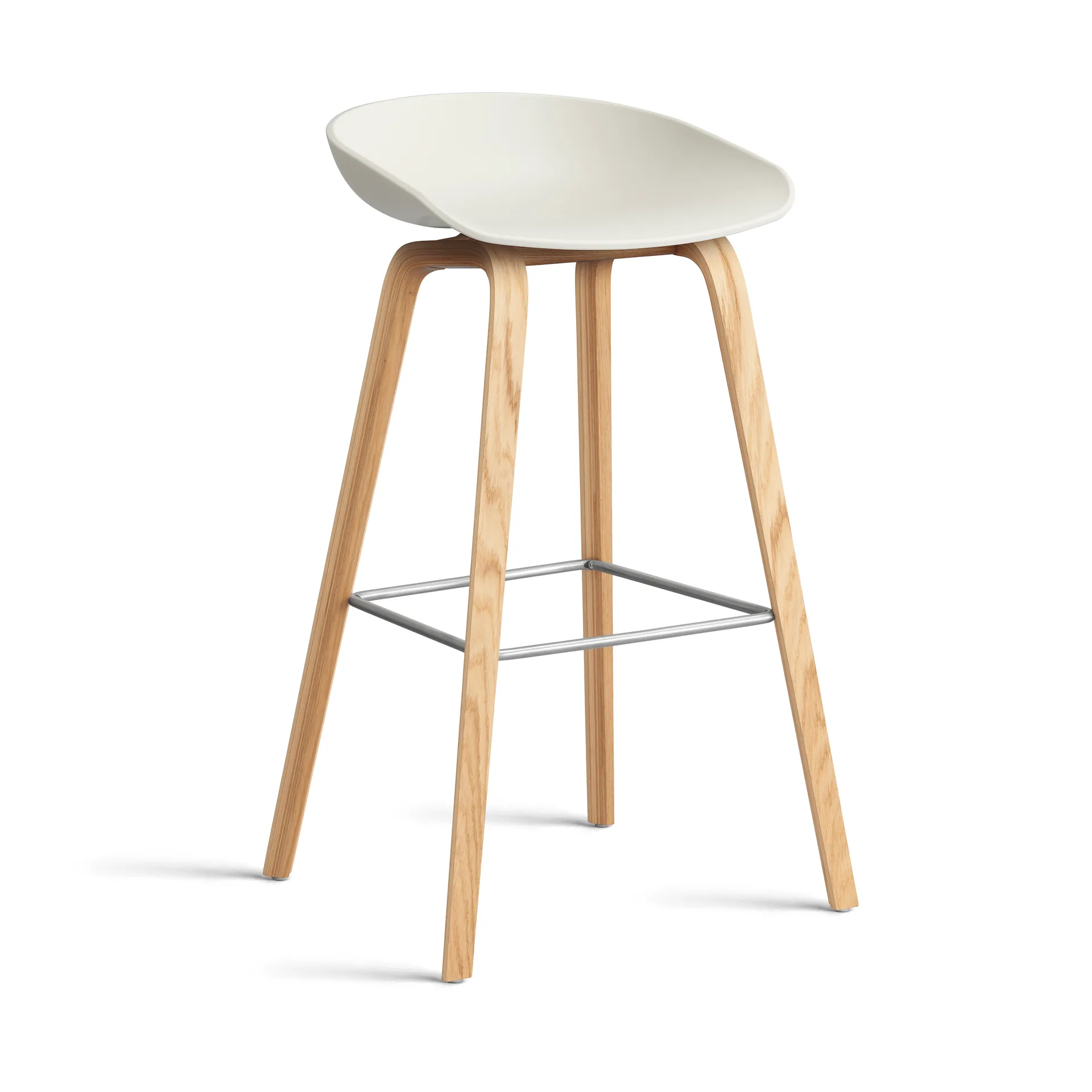Taburete alto About a Stool 32 con base de roble lacado 2.0, Melange cream–soporte de acero inoxidable HAY