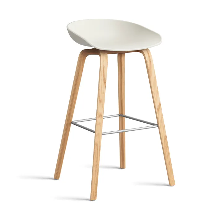 Taburete alto About a Stool 32 con base de roble lacado 2.0 - Melange cream–soporte de acero inoxidable - HAY