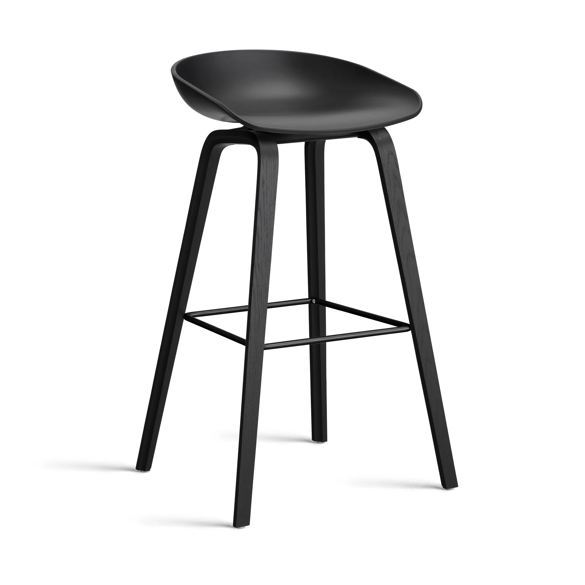 Taburete alto About a Stool 32 con base de roble negro 2.0, Negro-negro soporte de acero HAY