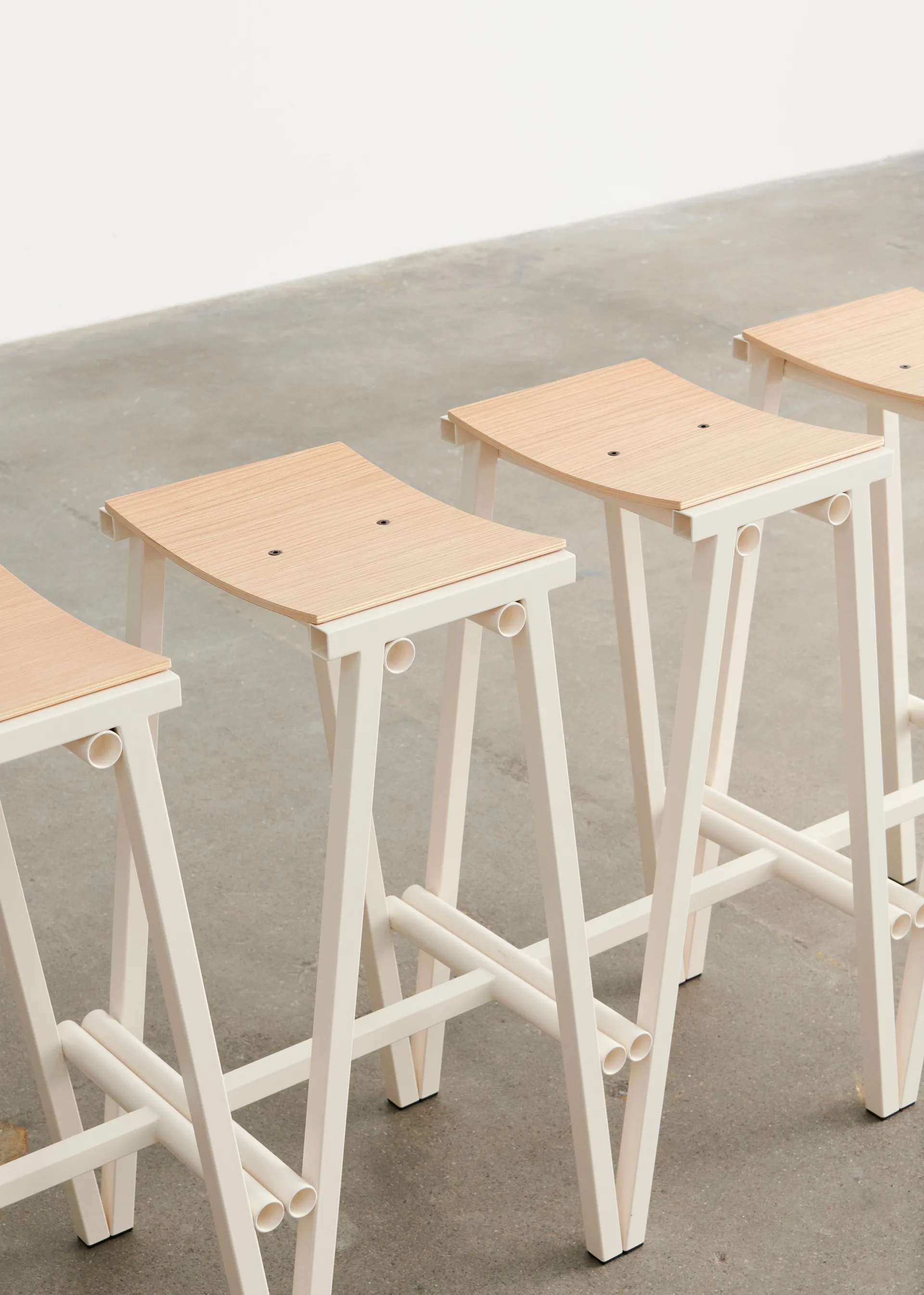 Taburete alto Taburete 8, 75 cm, Eggshell HAY