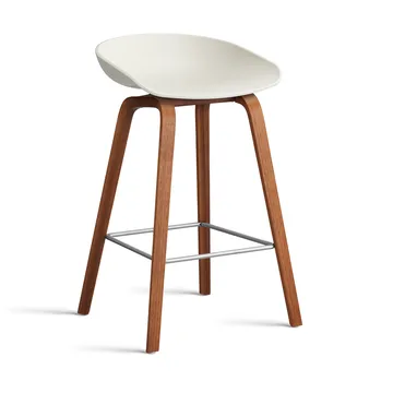 Taburete bajo About a Stool 32 con base de nogal 2.0 - Crema melange–soporte de acero inoxidable - HAY